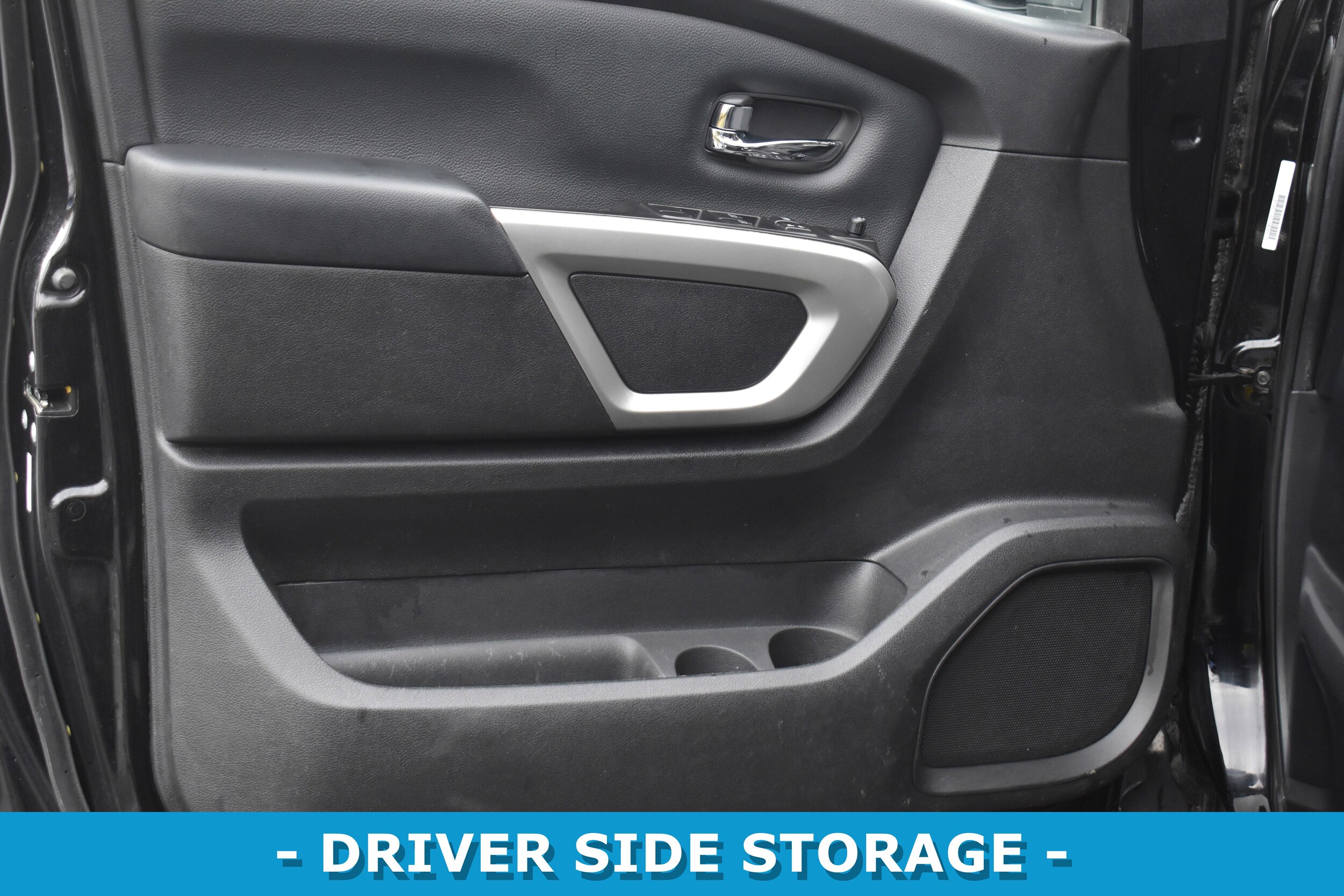 2020 Nissan Titan SV photo 3