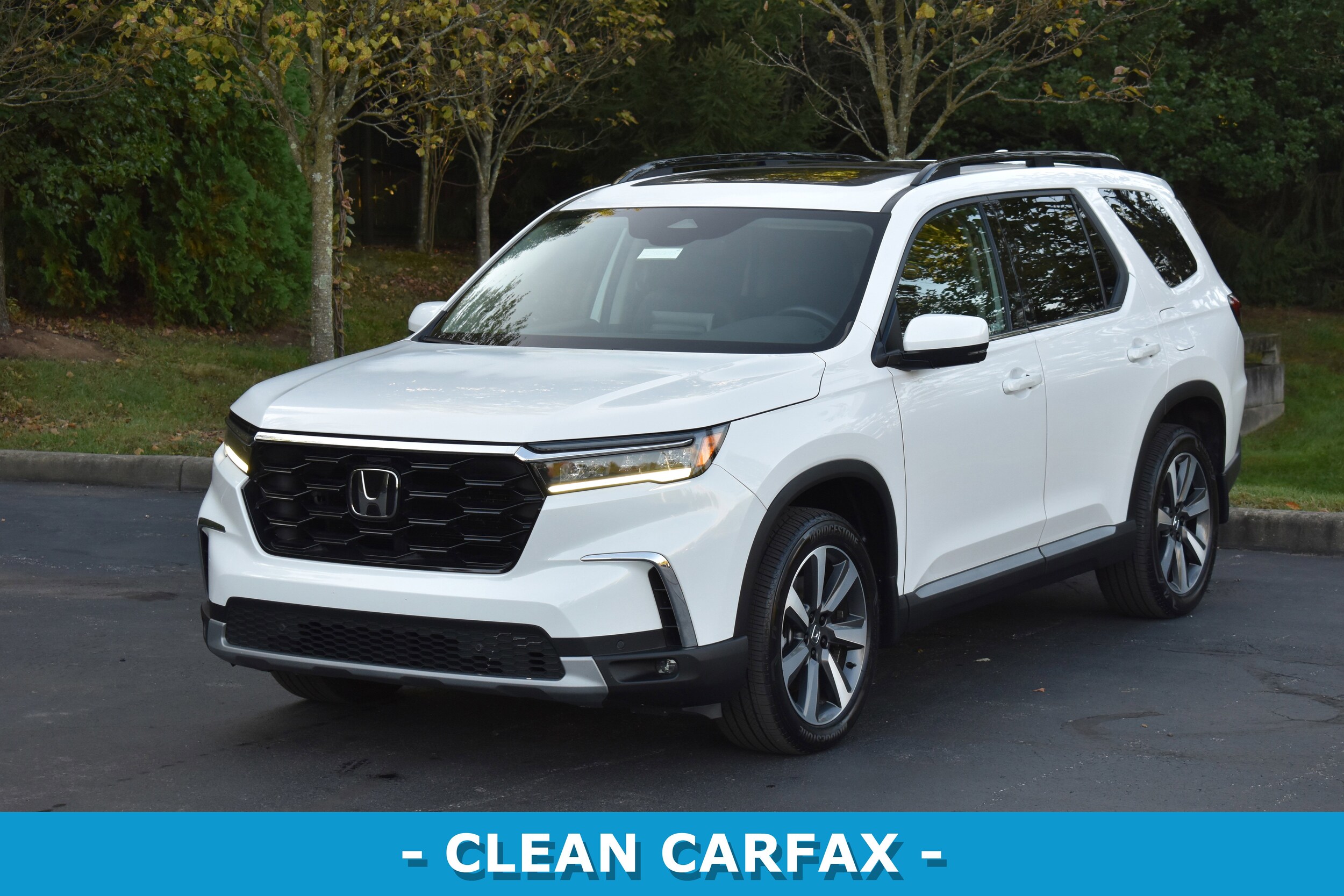 2024 Honda Pilot Touring photo 2