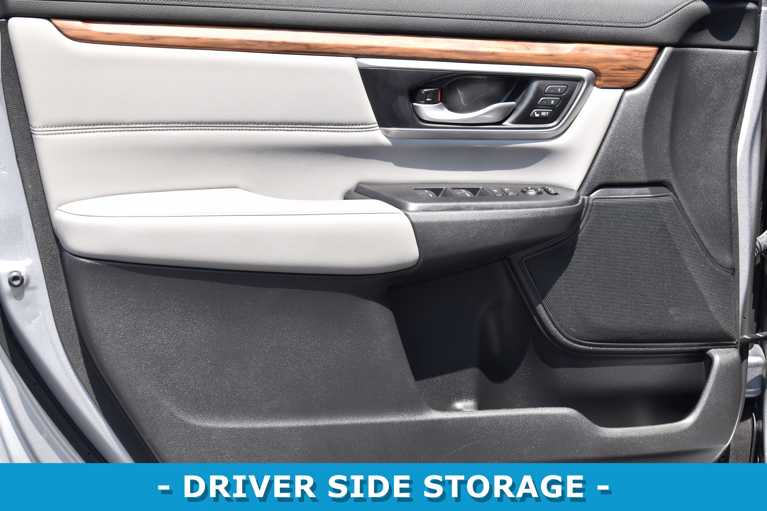 2020 Honda CR-V Hybrid Touring photo 4