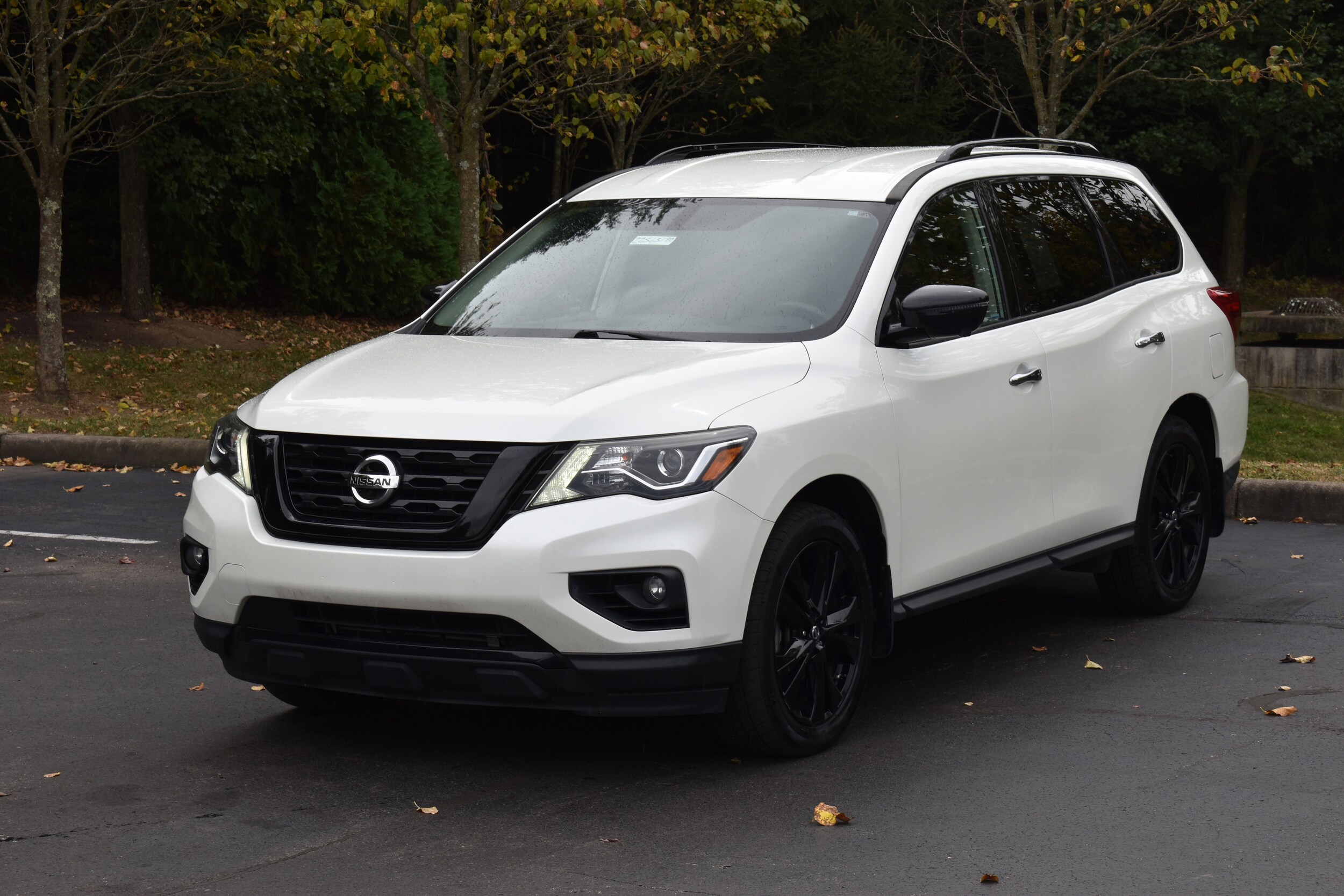 2018 Nissan Pathfinder SL photo 2