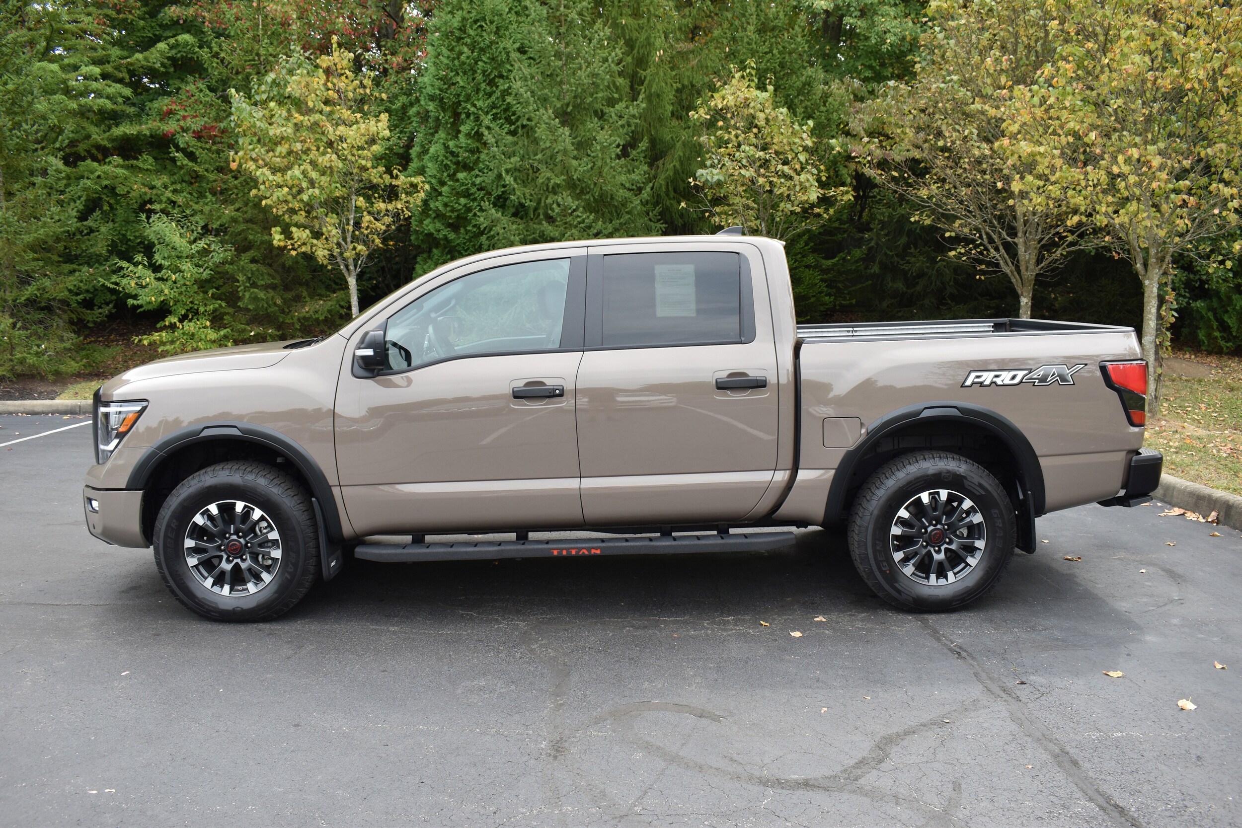 2024 Nissan Titan PRO-4X photo 3