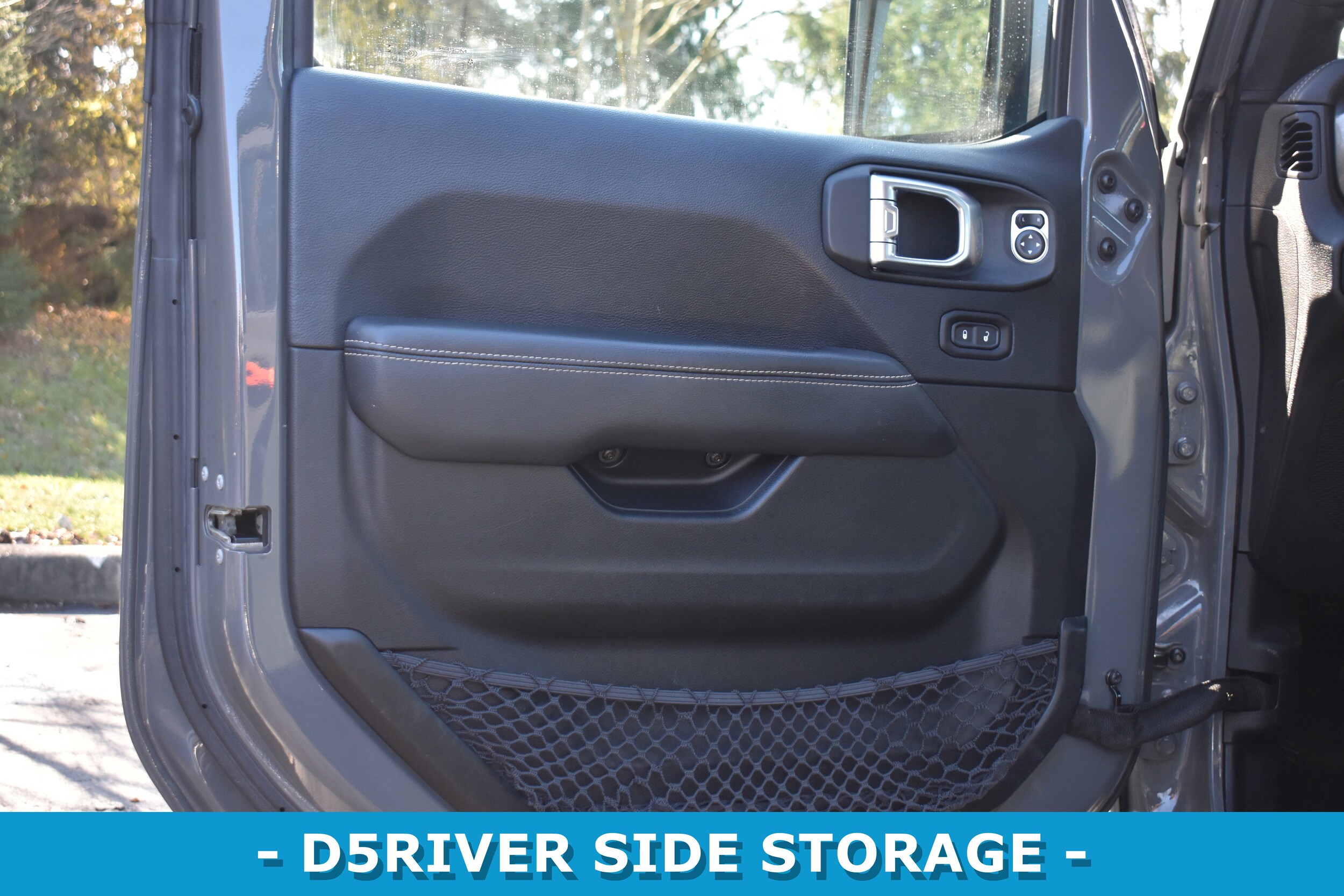 2019 Jeep Wrangler Unlimited Sahara photo 4