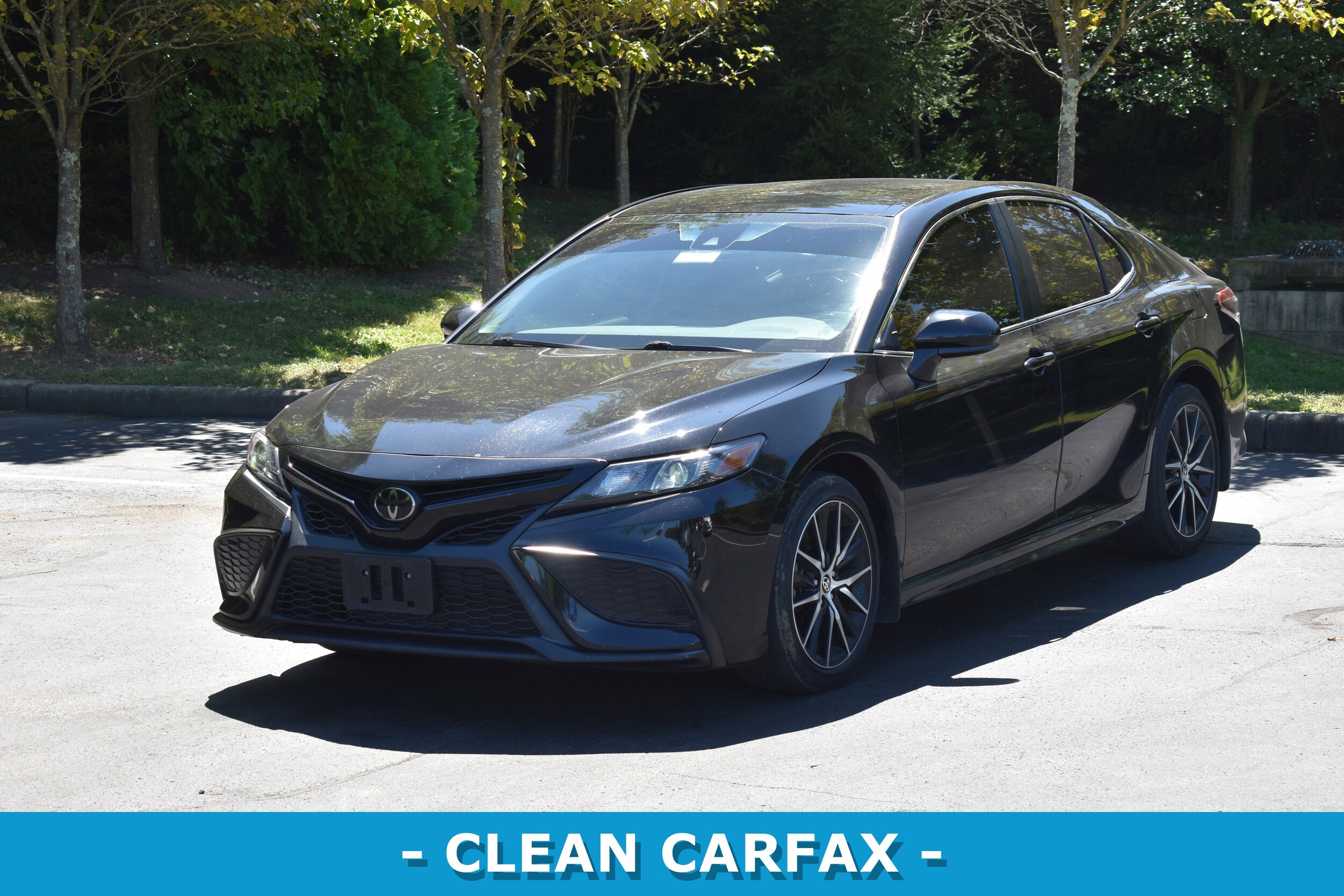 2021 Toyota Camry SE photo 2