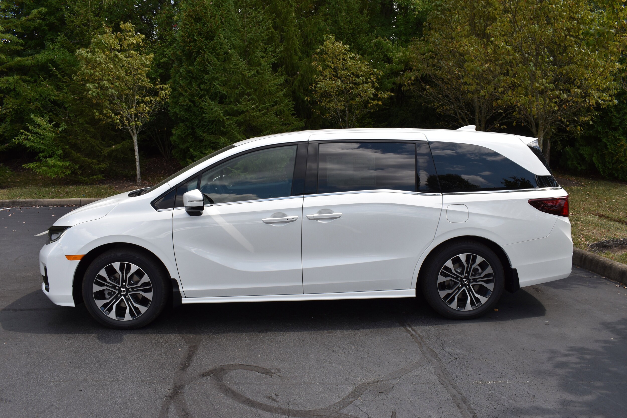 2026 Honda Odyssey Elite photo 4