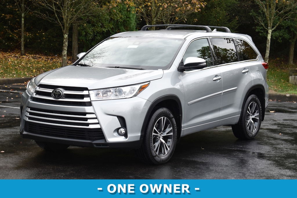 Used 2017 Toyota Highlander LE V6 SUV