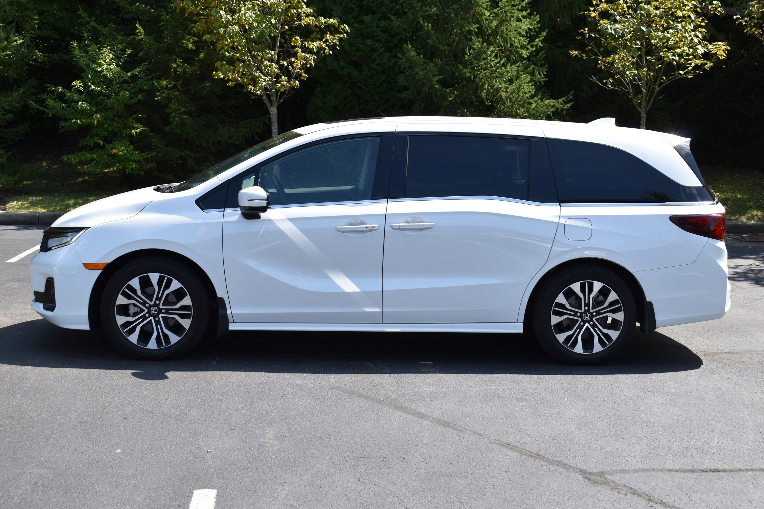2025 Honda Odyssey Elite photo 4