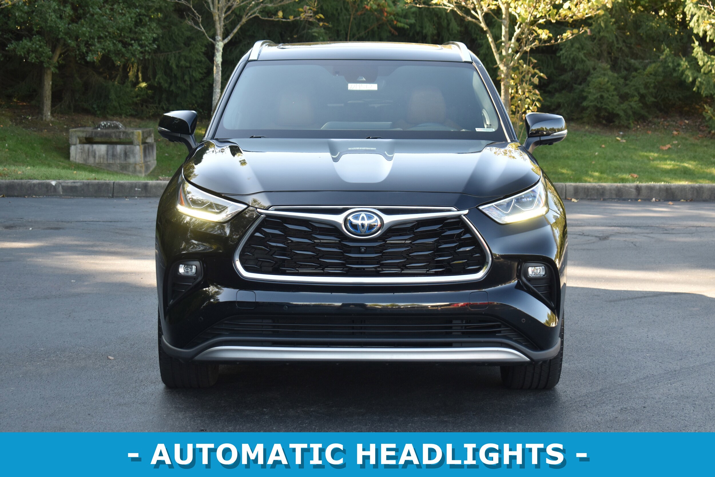 2023 Toyota Highlander Hybrid Platinum photo 2