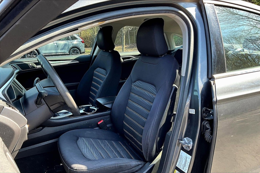 Used 2016 Ford Fusion SE Sedan