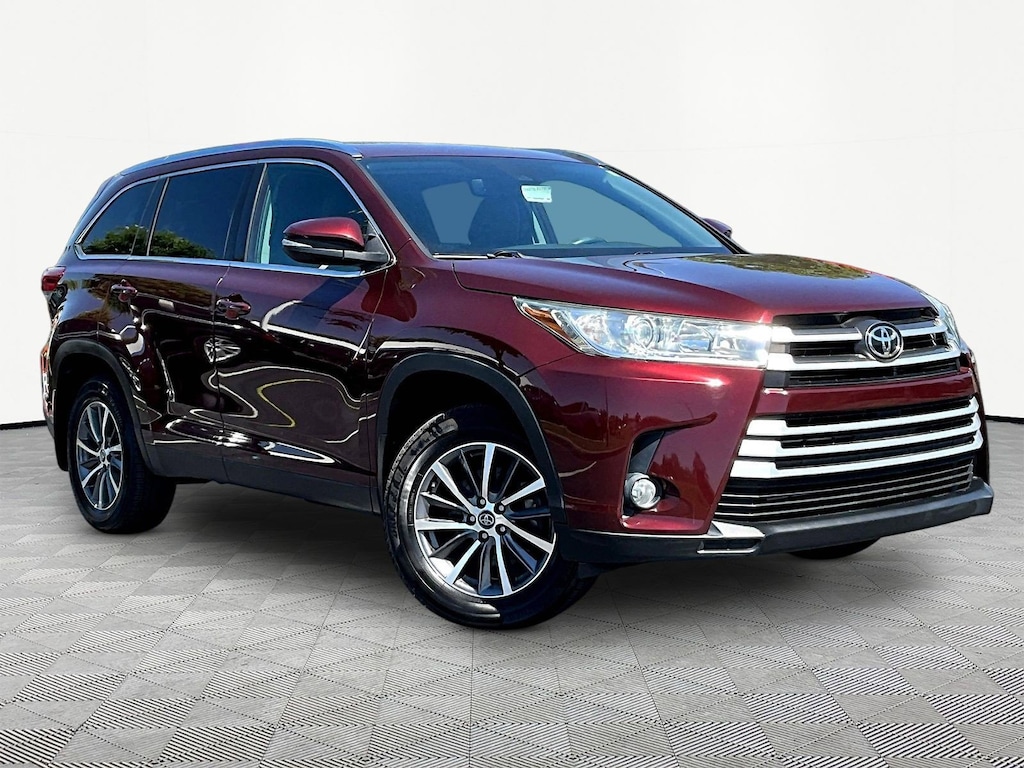 Used 2019 Toyota Highlander SE V6 SUV