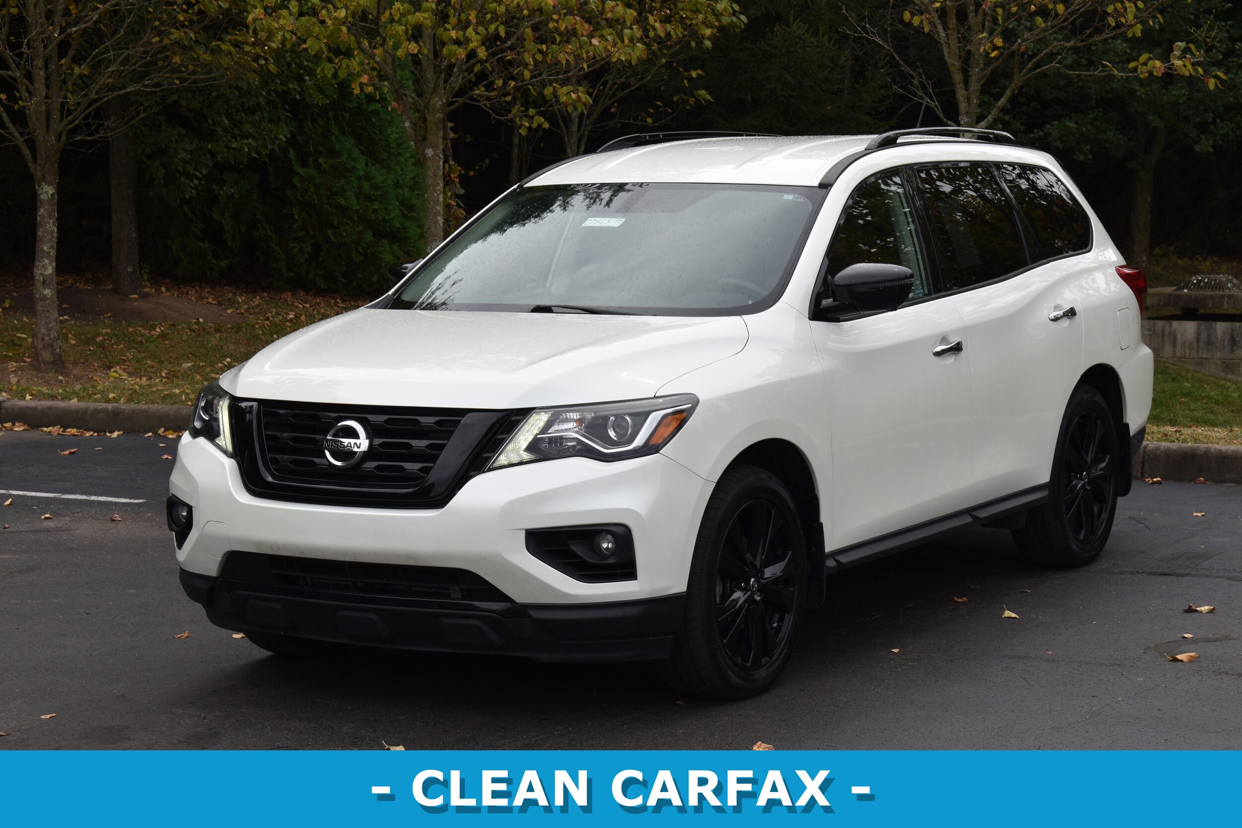 2018 Nissan Pathfinder SL photo 3