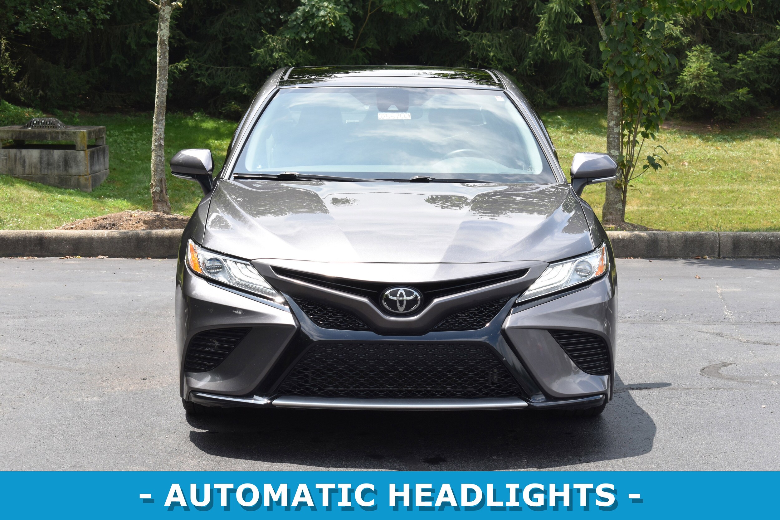 2020 Toyota Camry XSE photo 2