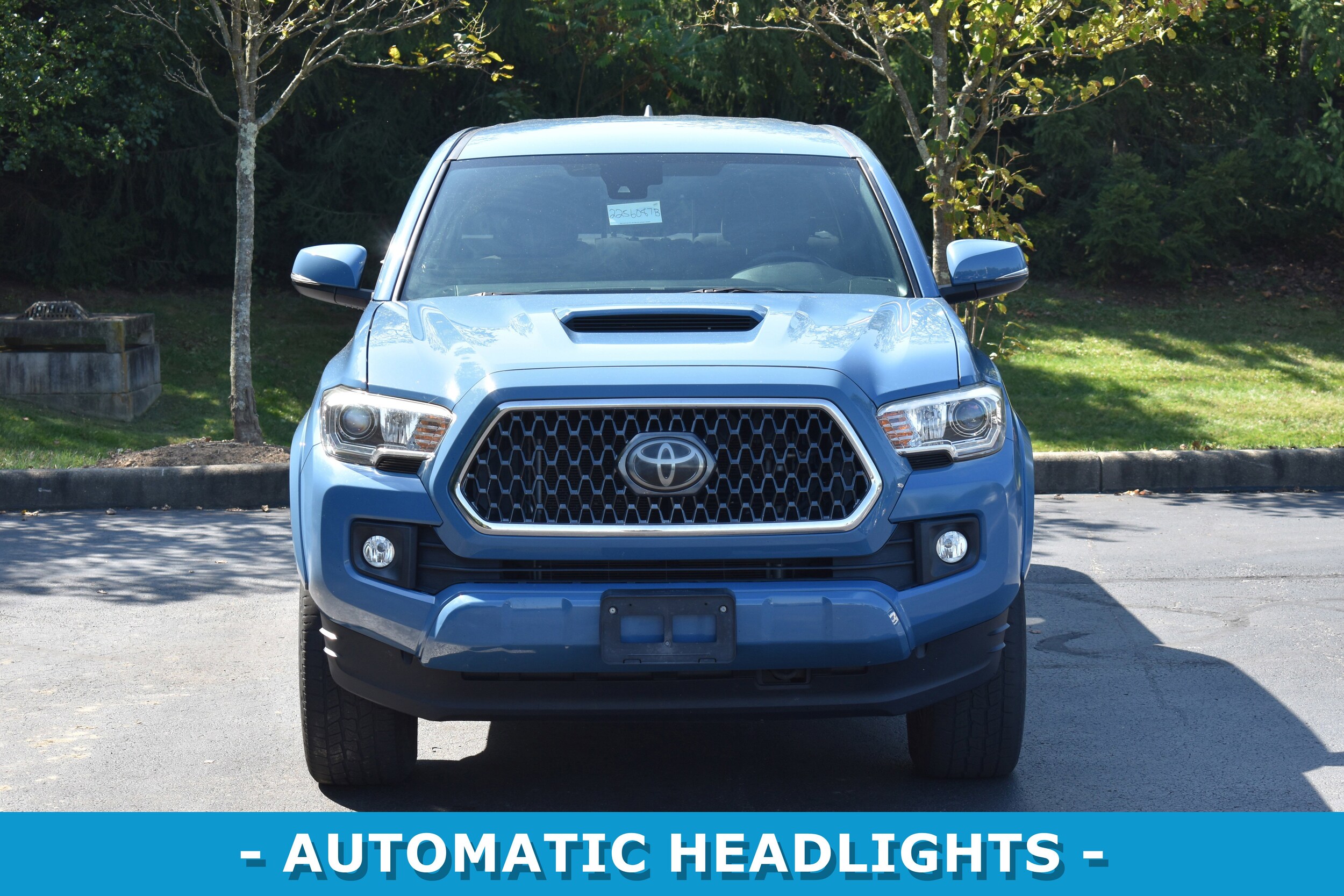 2019 Toyota Tacoma TRD Sport V6 photo 2