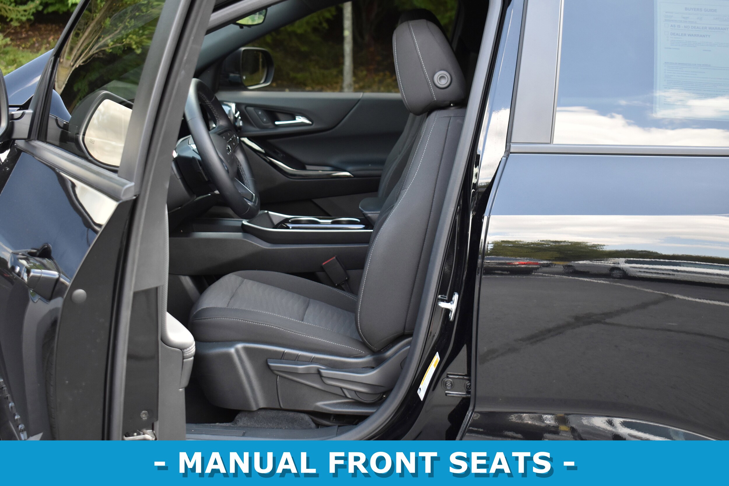 2025 Chevrolet Equinox LT photo 2