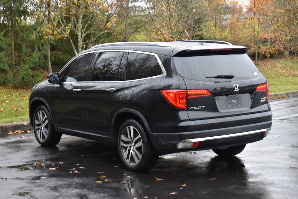 Used 2017 Honda Pilot Touring AWD SUV