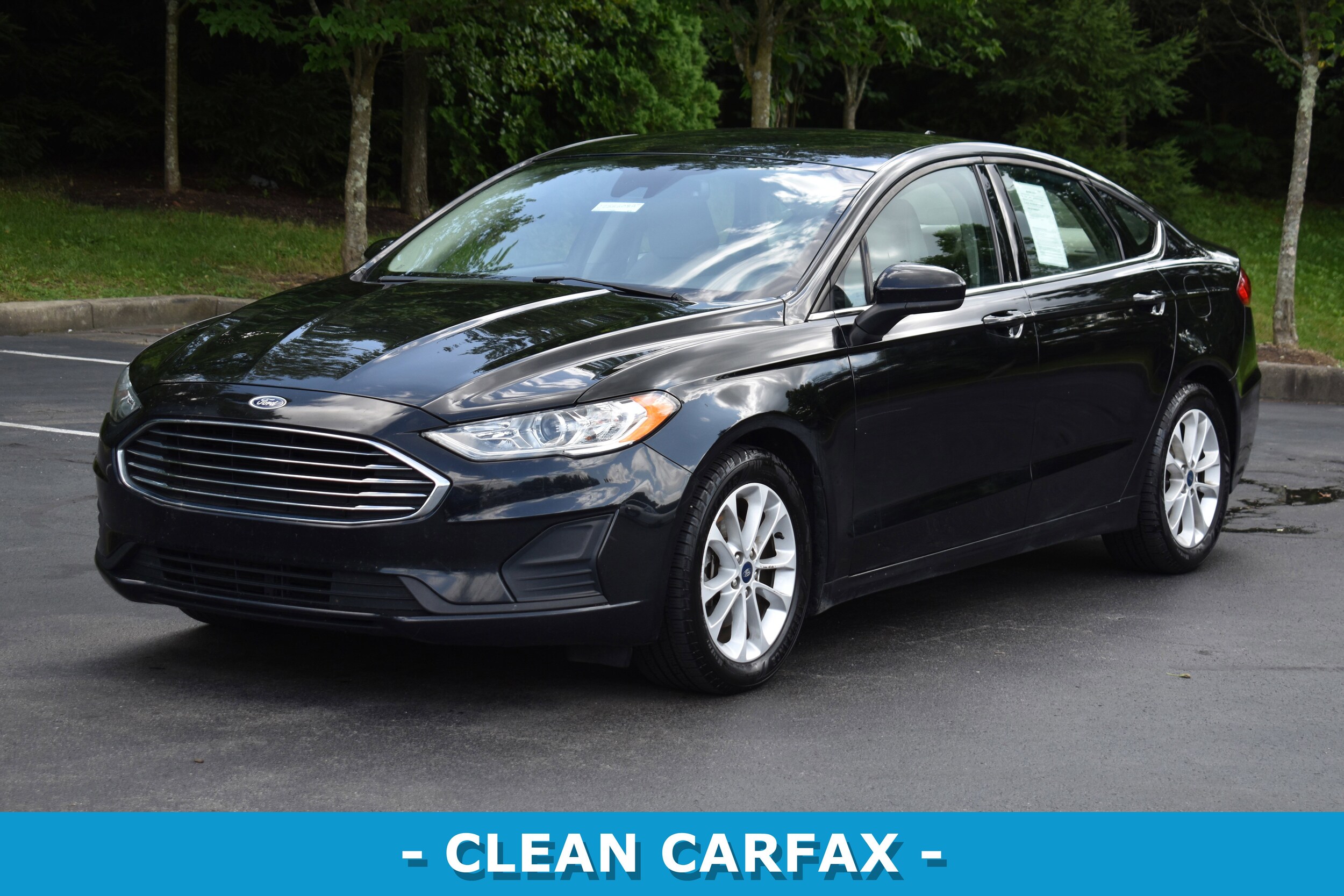 2020 Ford Fusion SE photo 3