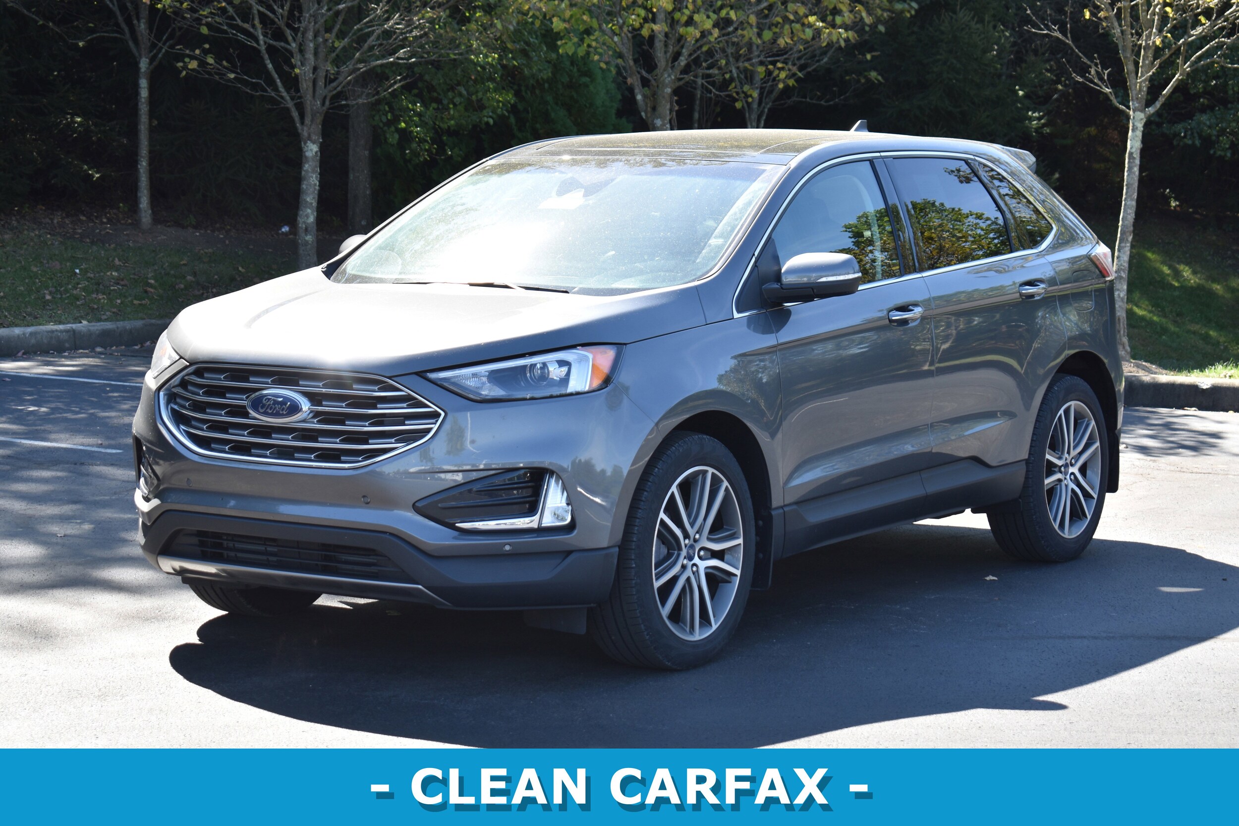 2022 Ford Edge Titanium photo 2