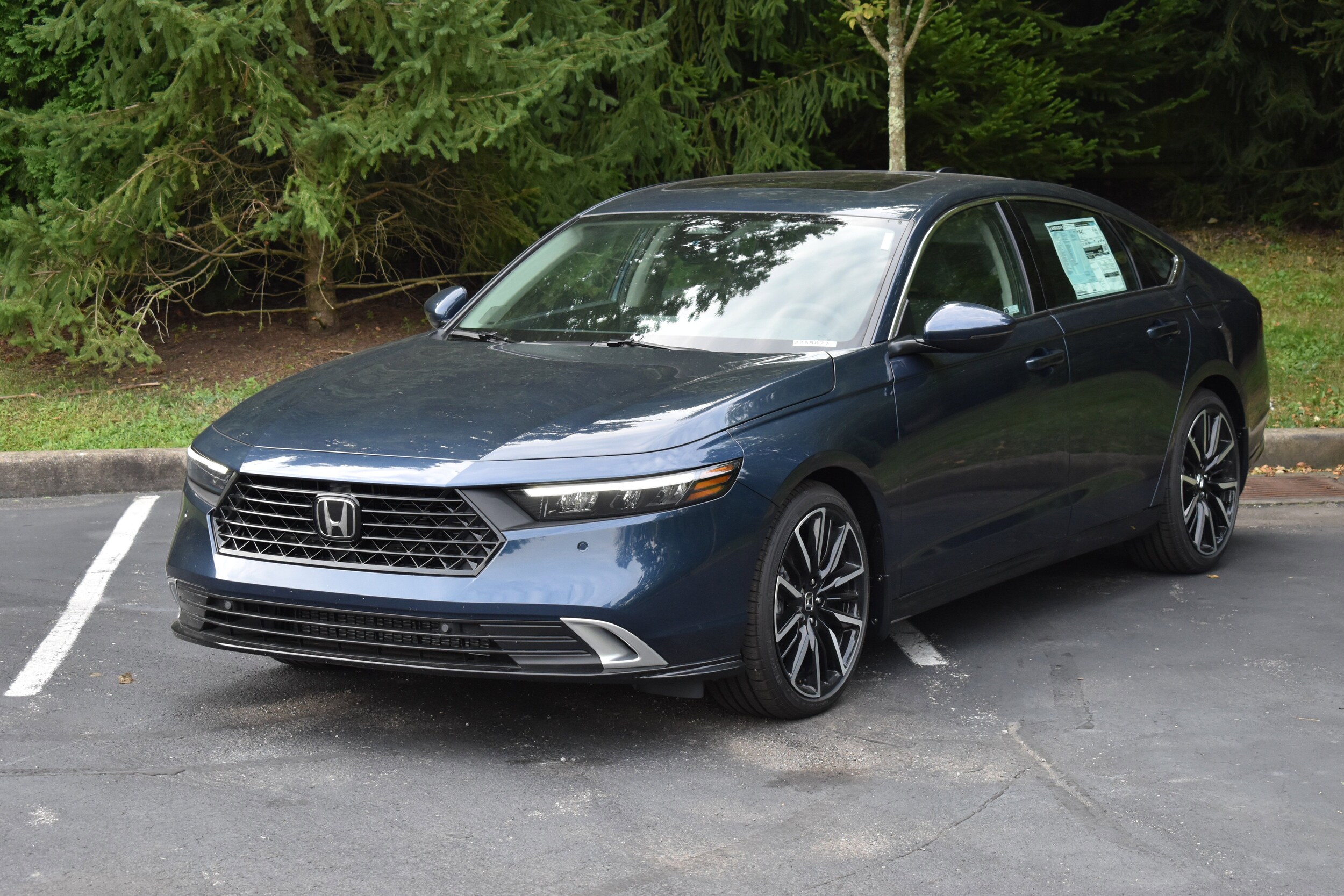 2025 Honda Accord Hybrid Touring photo 3