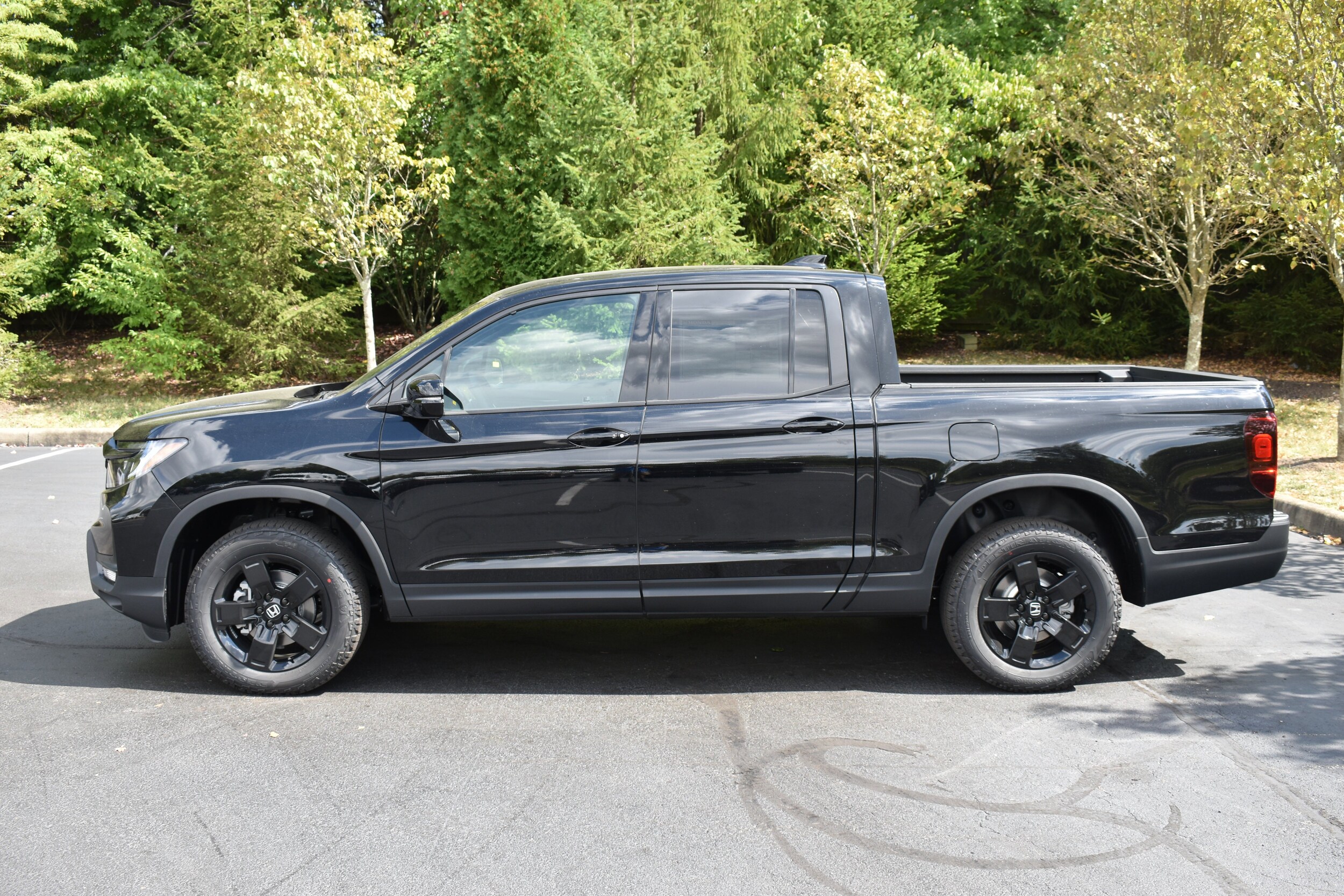 2025 Honda Ridgeline Black Edition photo 2
