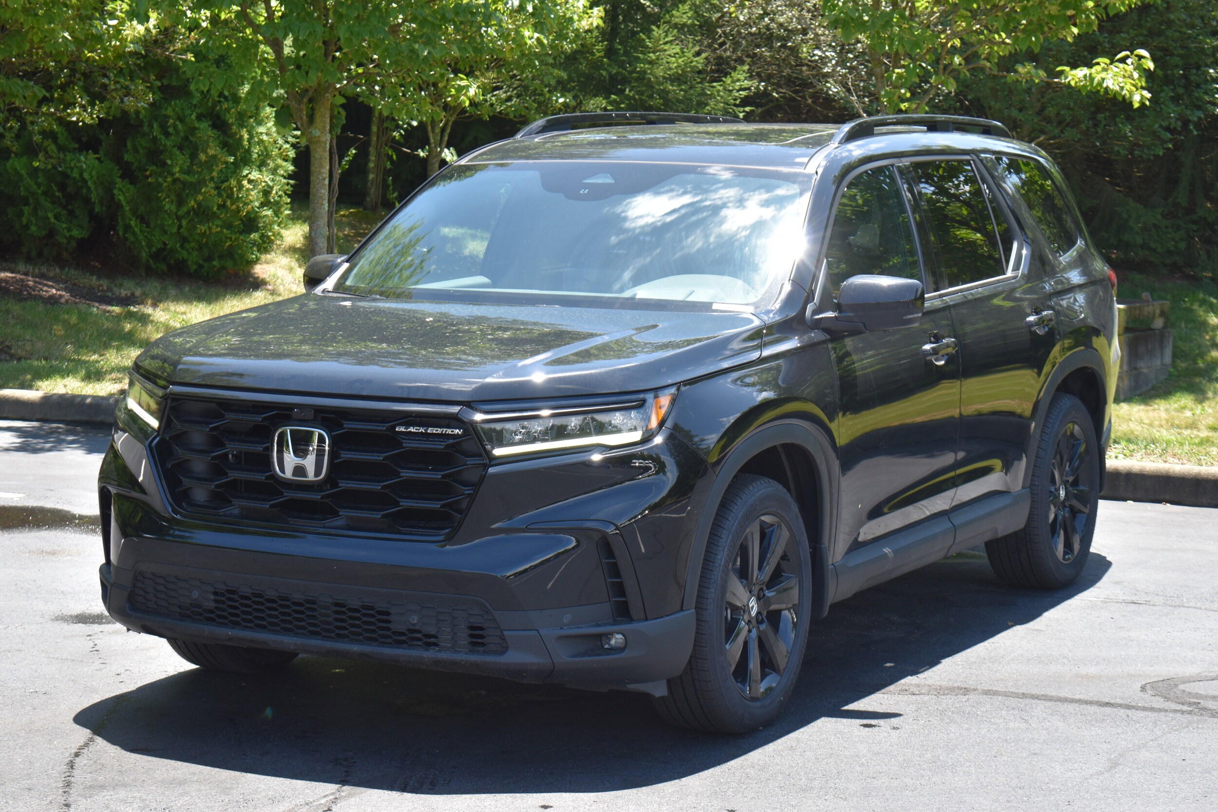 2025 Honda Pilot Black Edition photo 3