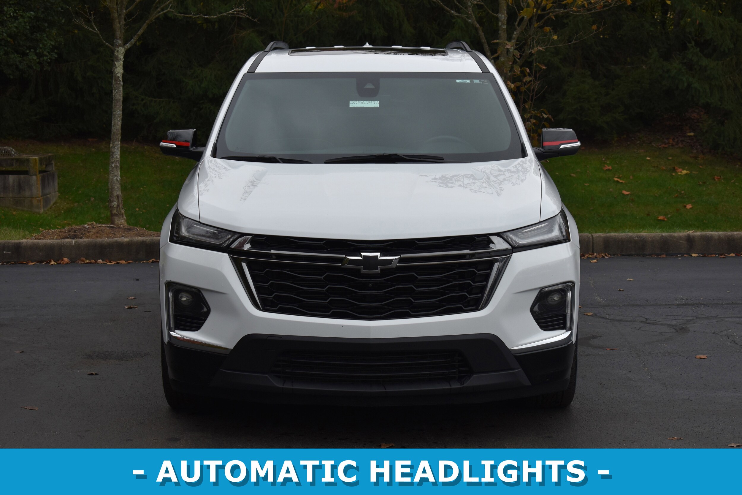 2023 Chevrolet Traverse Premier photo 2