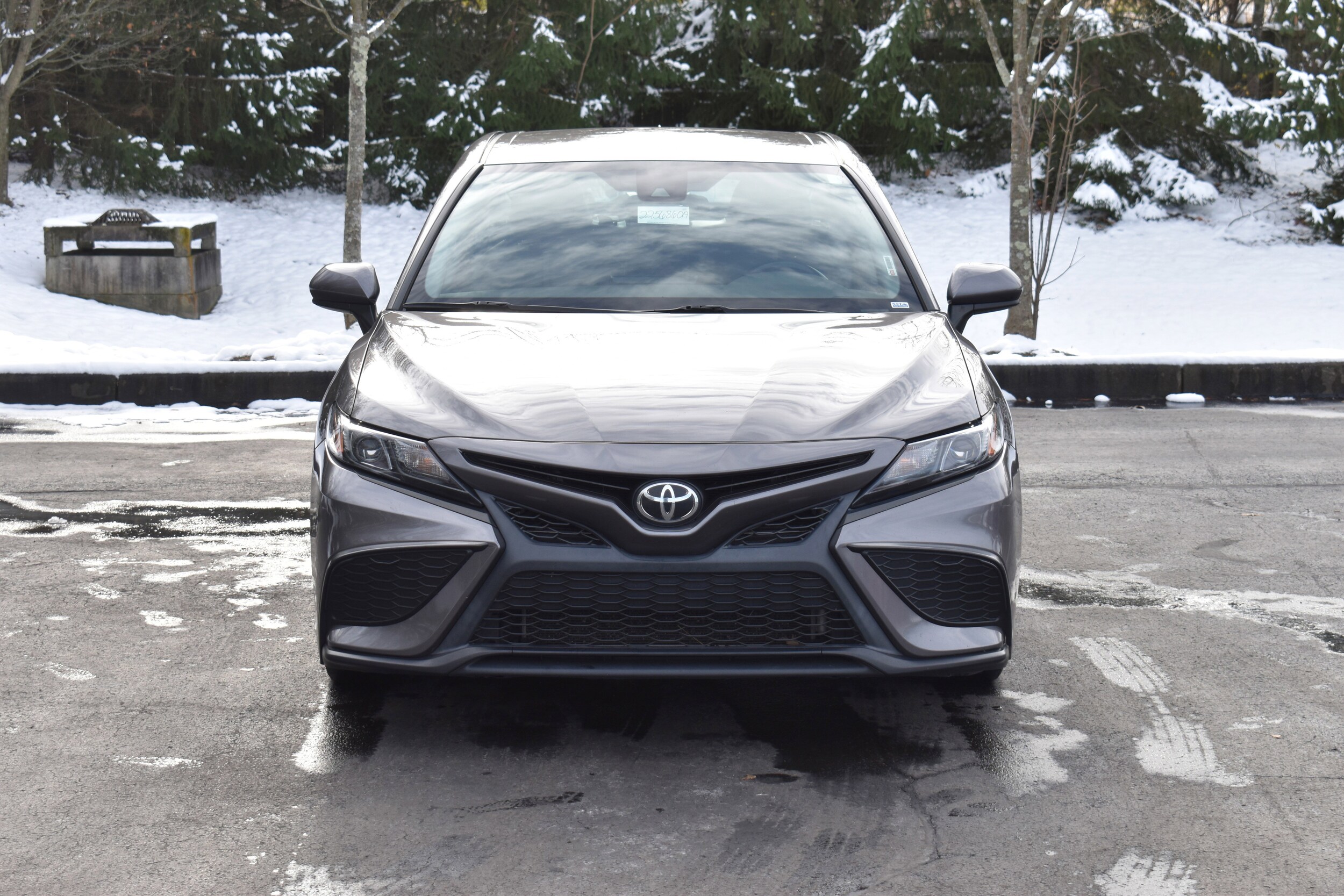 2021 Toyota Camry SE photo 2