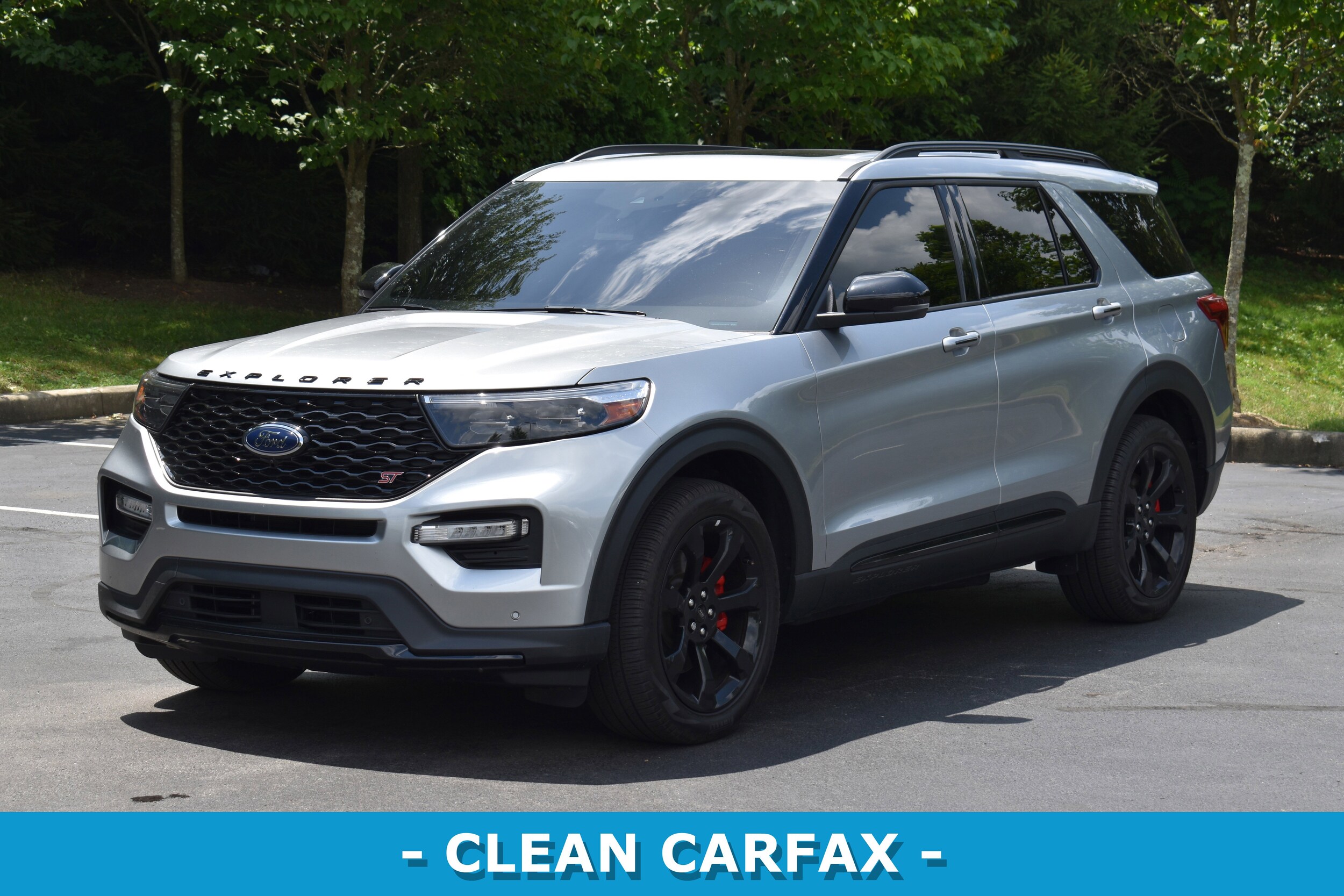 2023 Ford Explorer ST photo 3