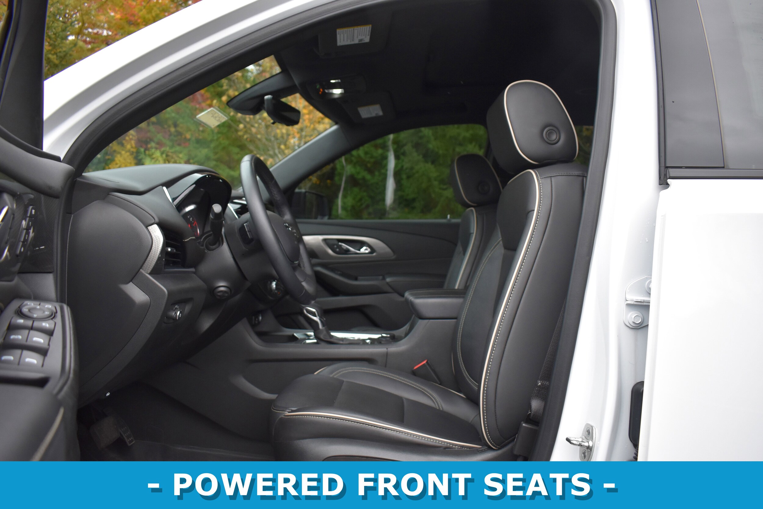 2023 Chevrolet Traverse Premier photo 2