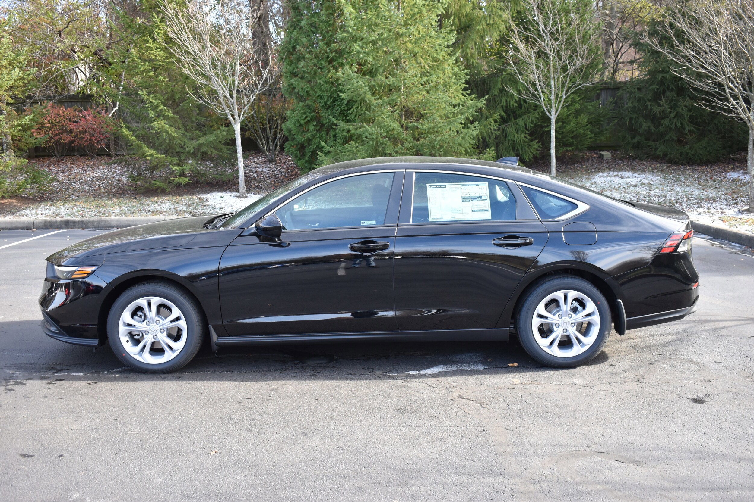 2025 Honda Accord LX photo 4