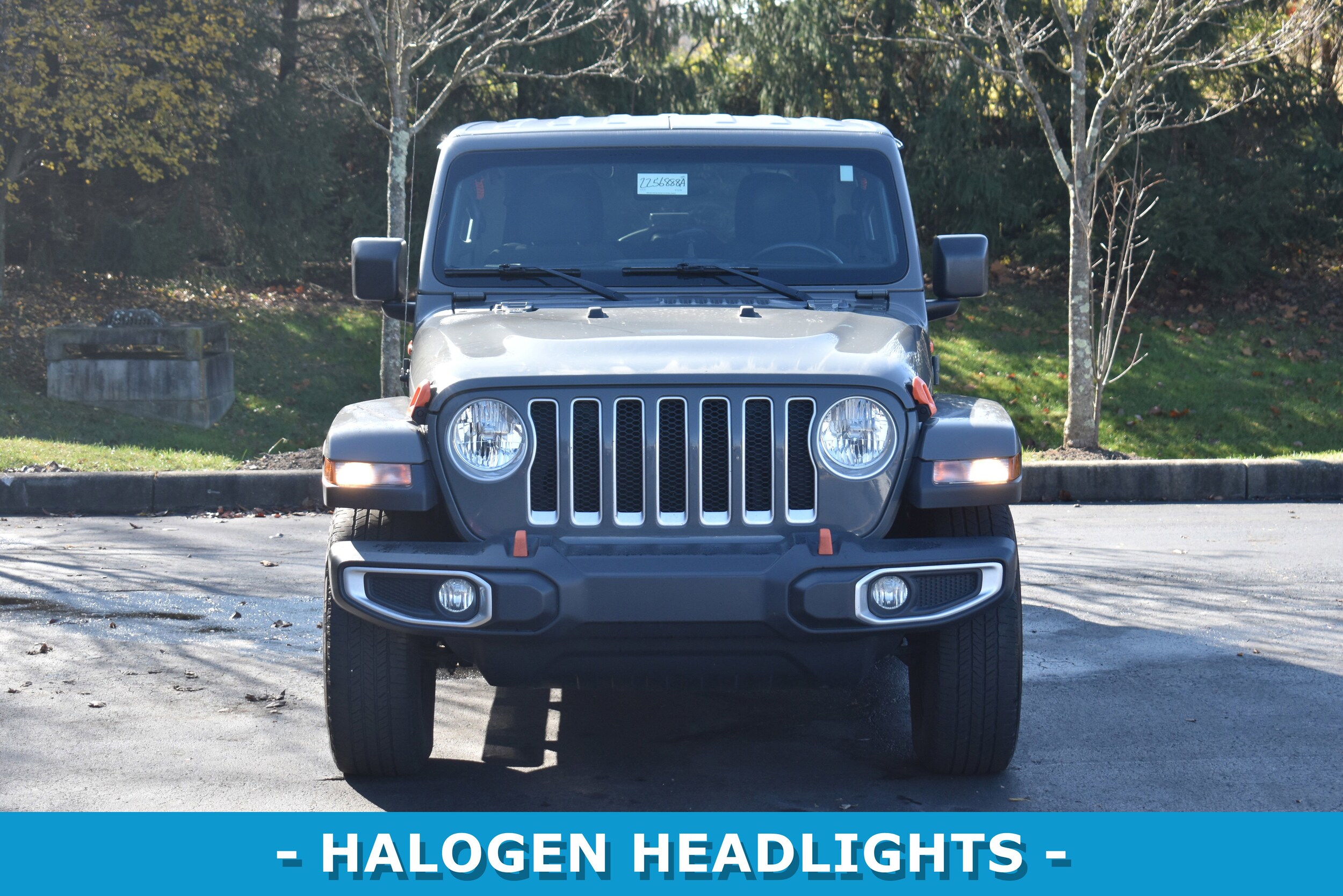 2019 Jeep Wrangler Unlimited Sahara photo 2