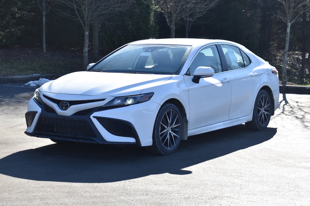 Used 2024 Toyota Camry SE Sedan