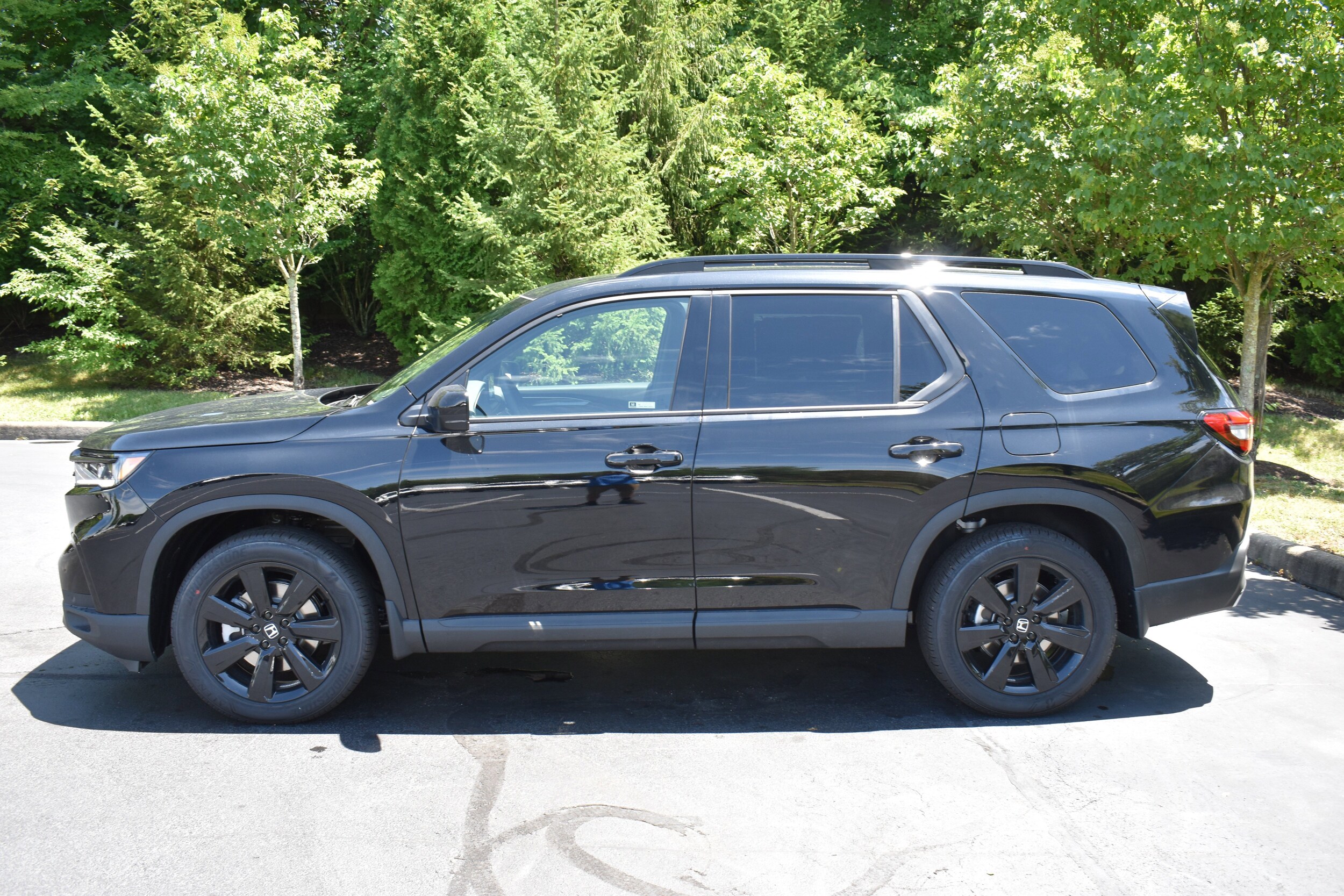 2025 Honda Pilot Black Edition photo 4