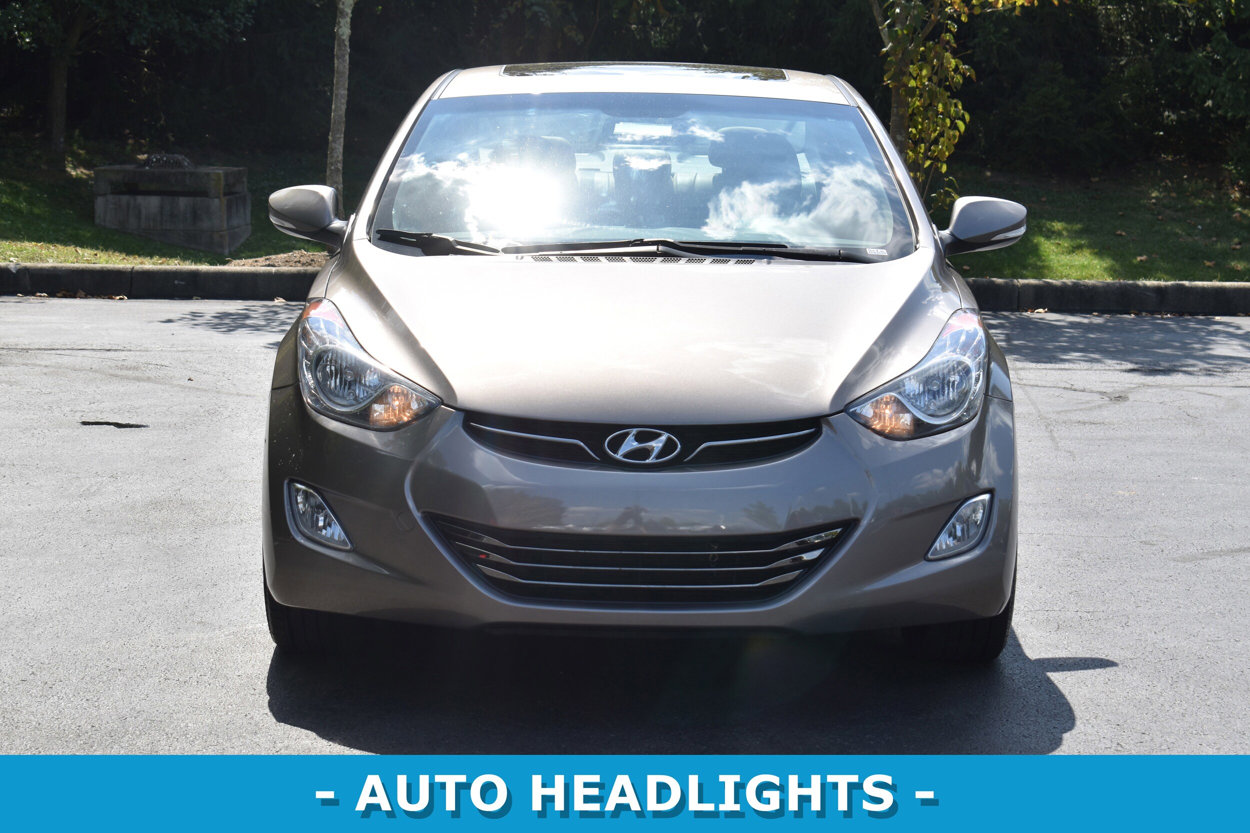 2012 Hyundai Elantra Limited photo 2