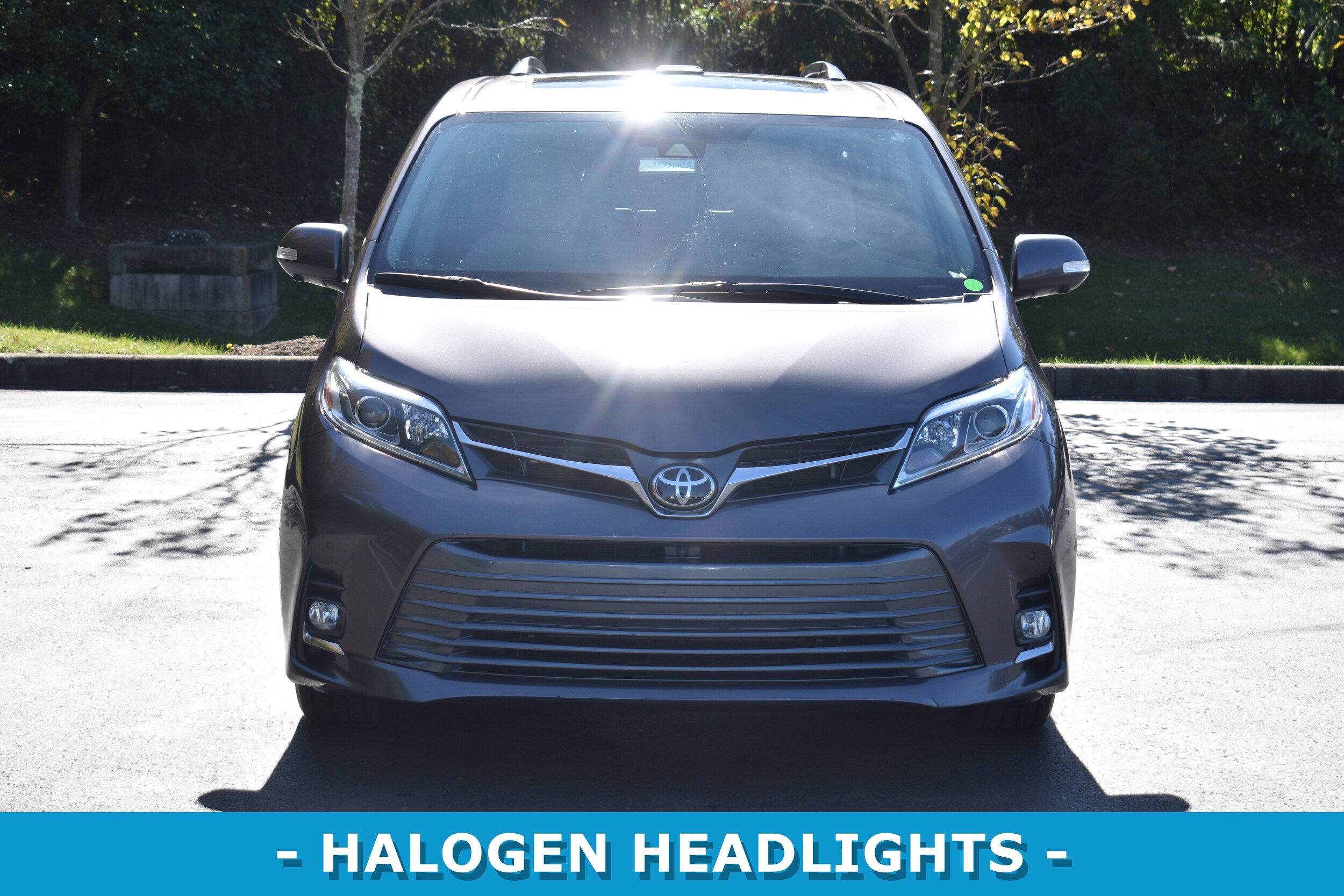 2020 Toyota Sienna Limited photo 2