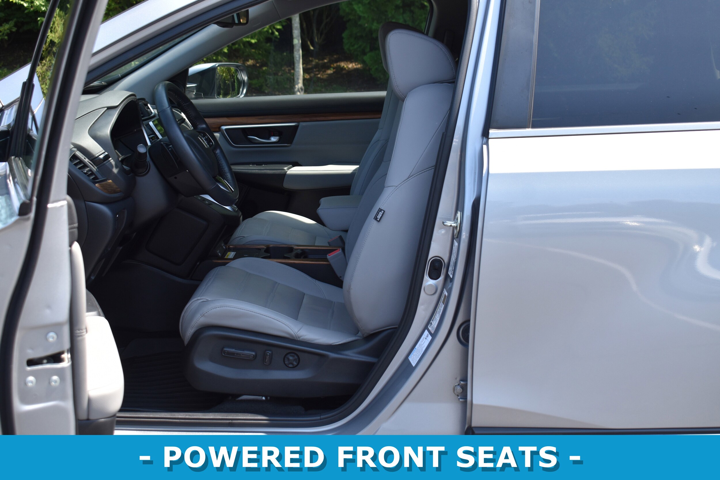 2020 Honda CR-V Hybrid Touring photo 4