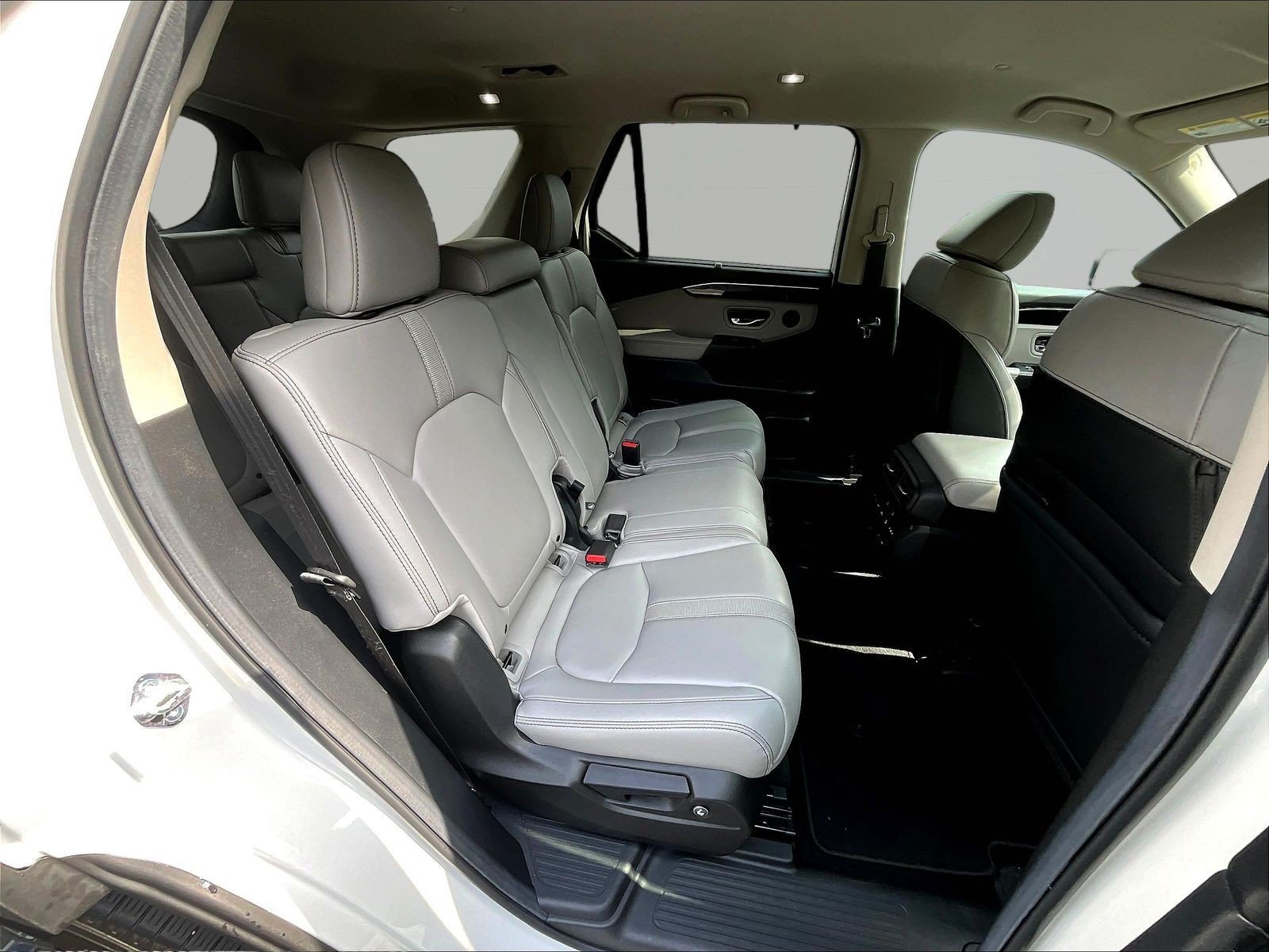 2025 Honda Pilot EX-L - Photo 28