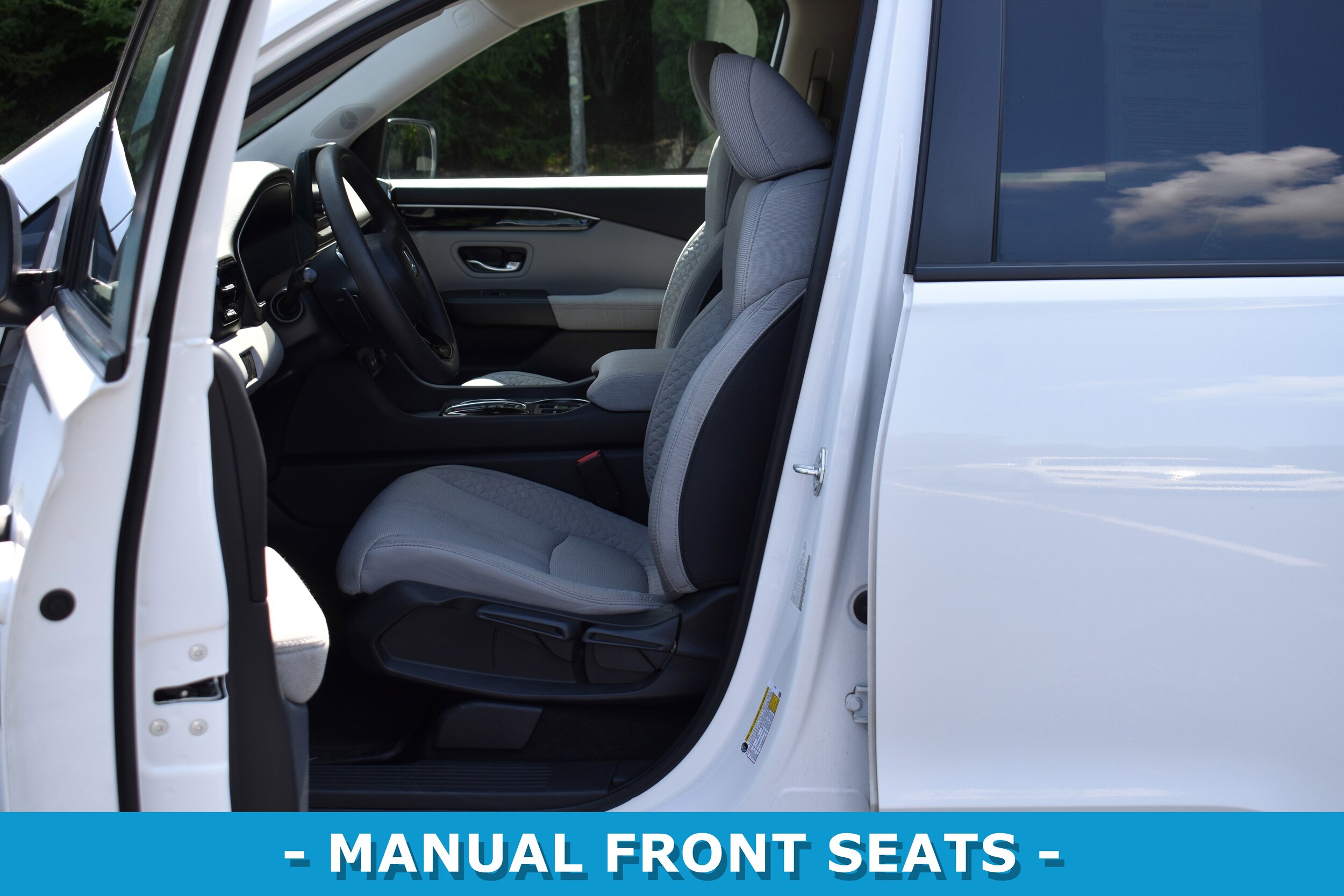 2023 Honda Pilot LX photo 3