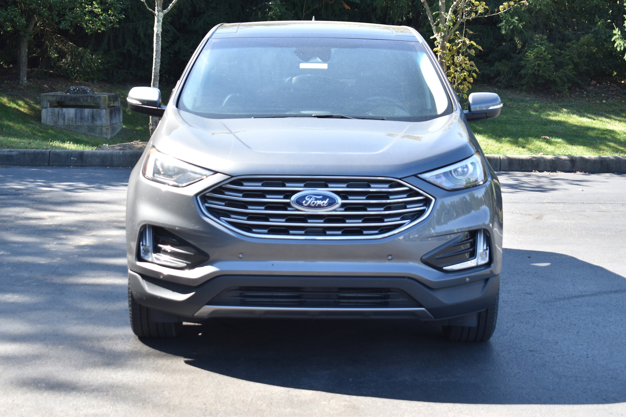 2022 Ford Edge Titanium photo 2
