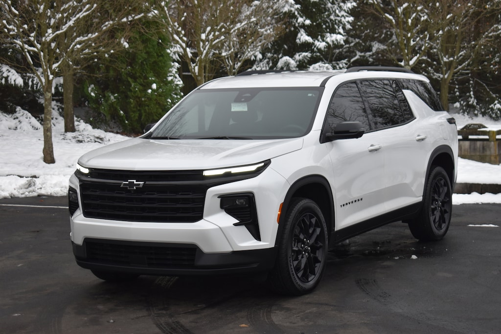 Used 2025 Chevrolet Traverse LT SUV