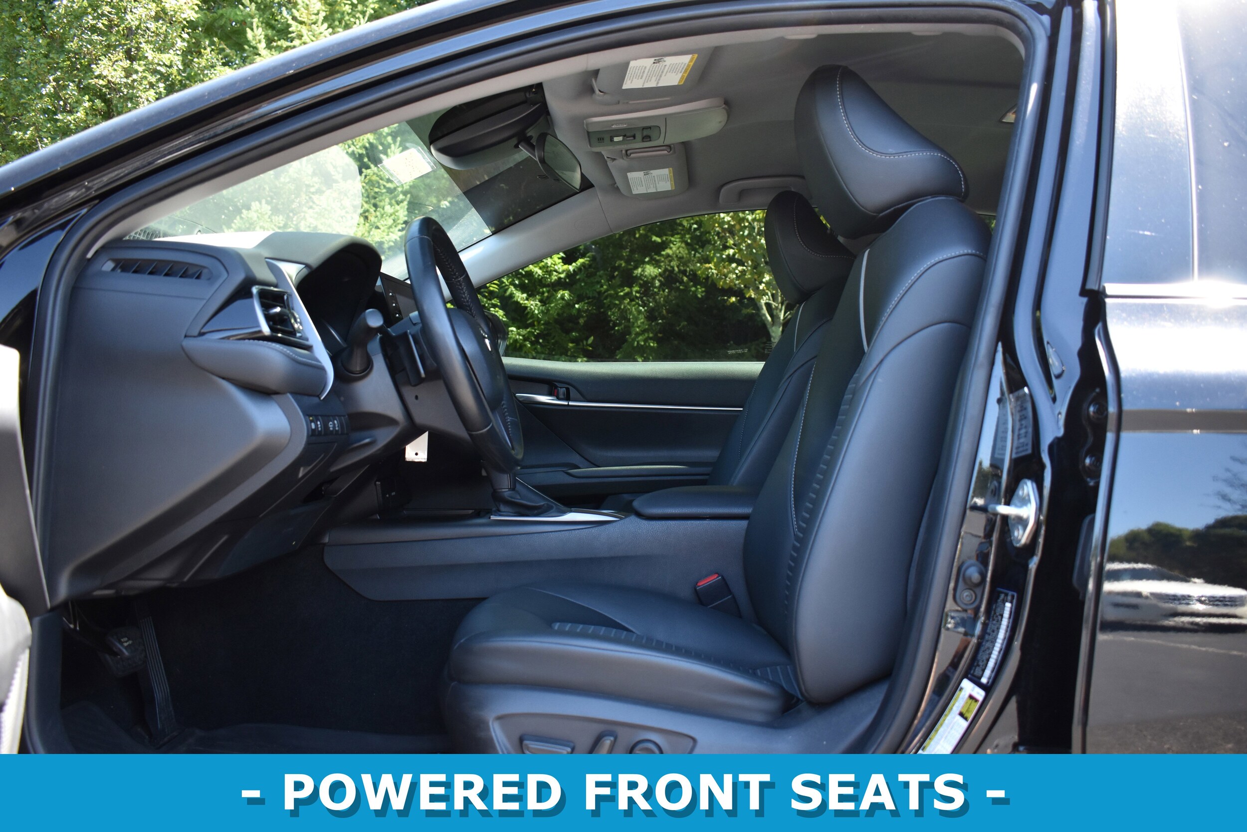 2021 Toyota Camry SE photo 3