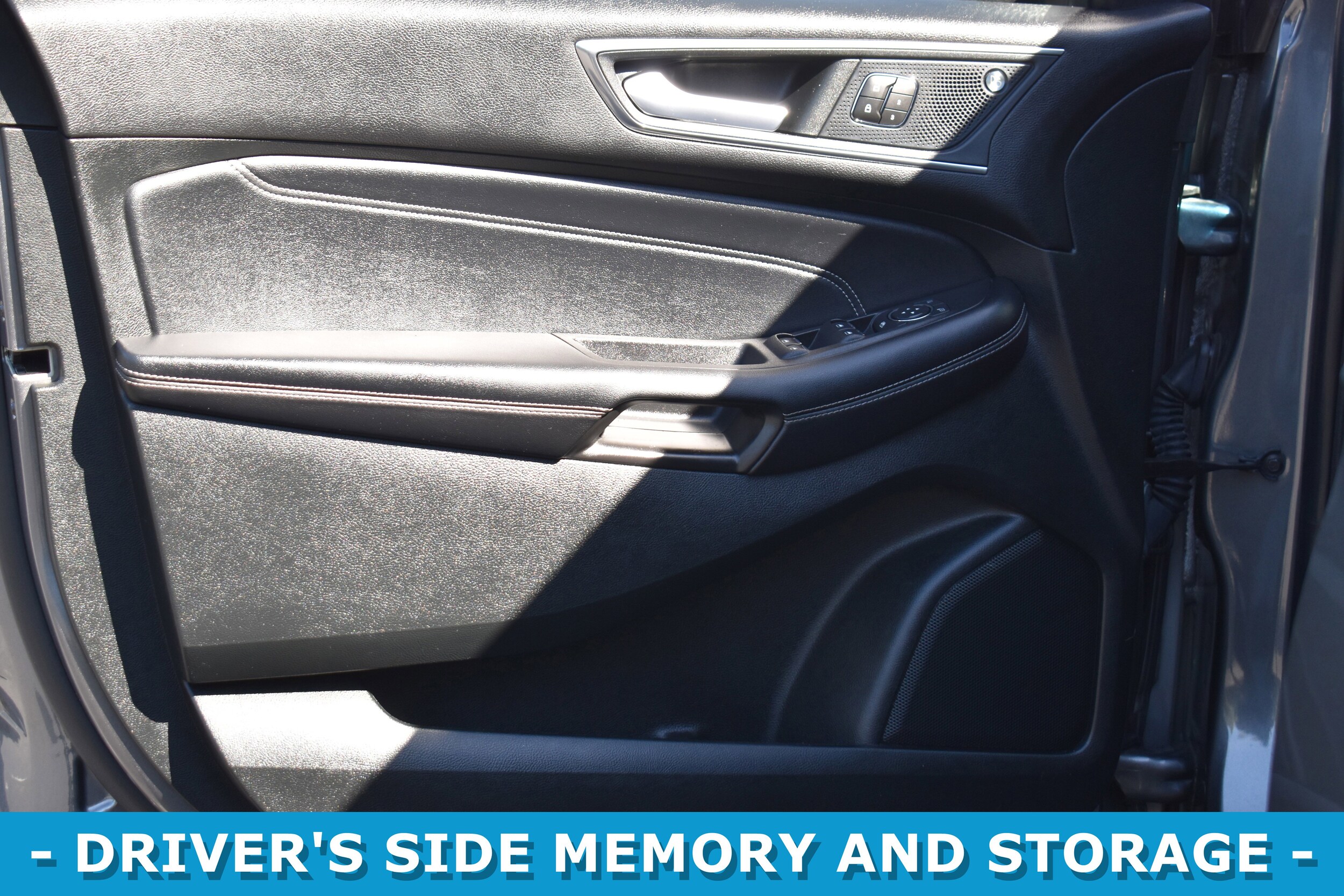 2022 Ford Edge Titanium photo 3