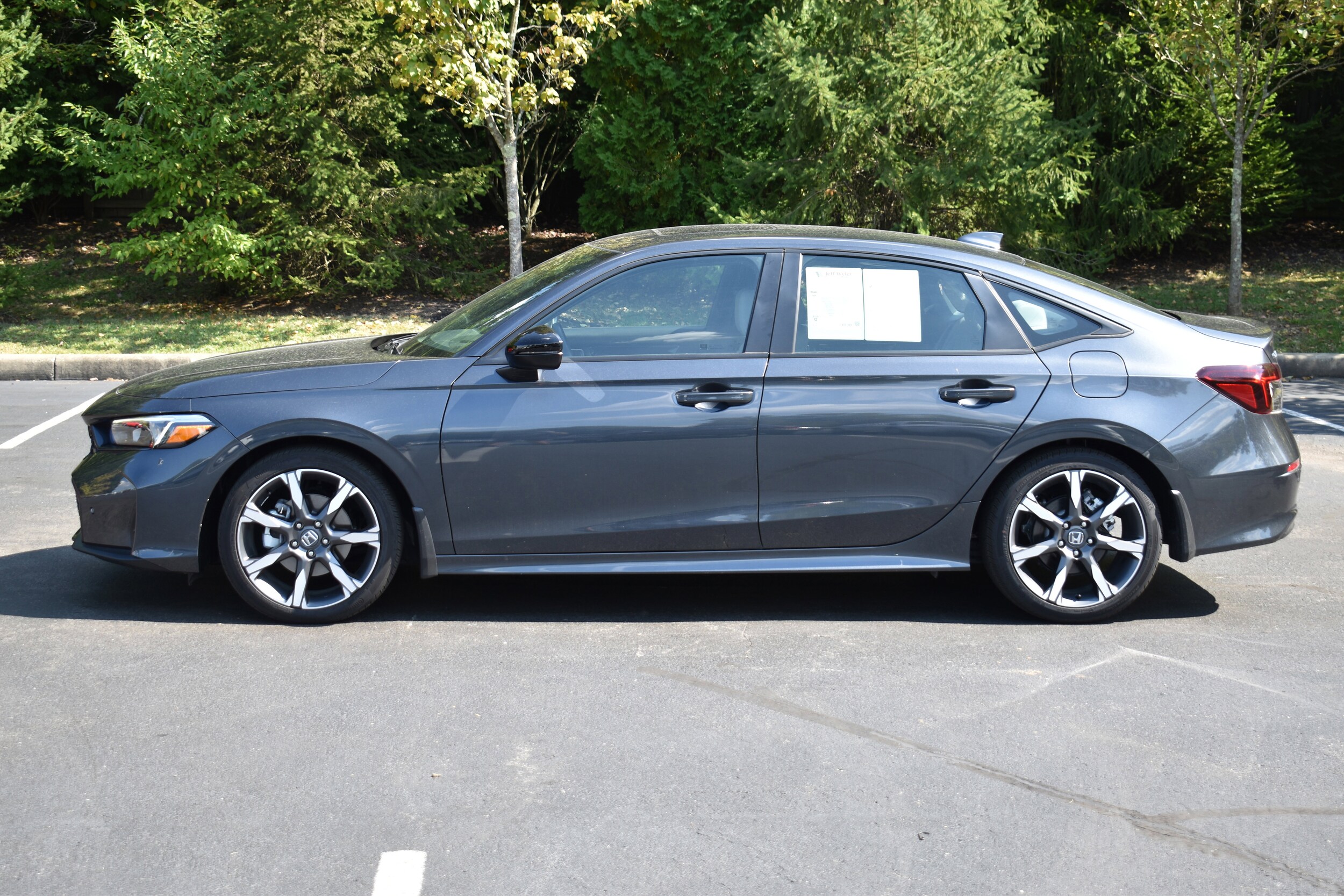 2025 Honda Civic Hybrid Sport Touring photo 4