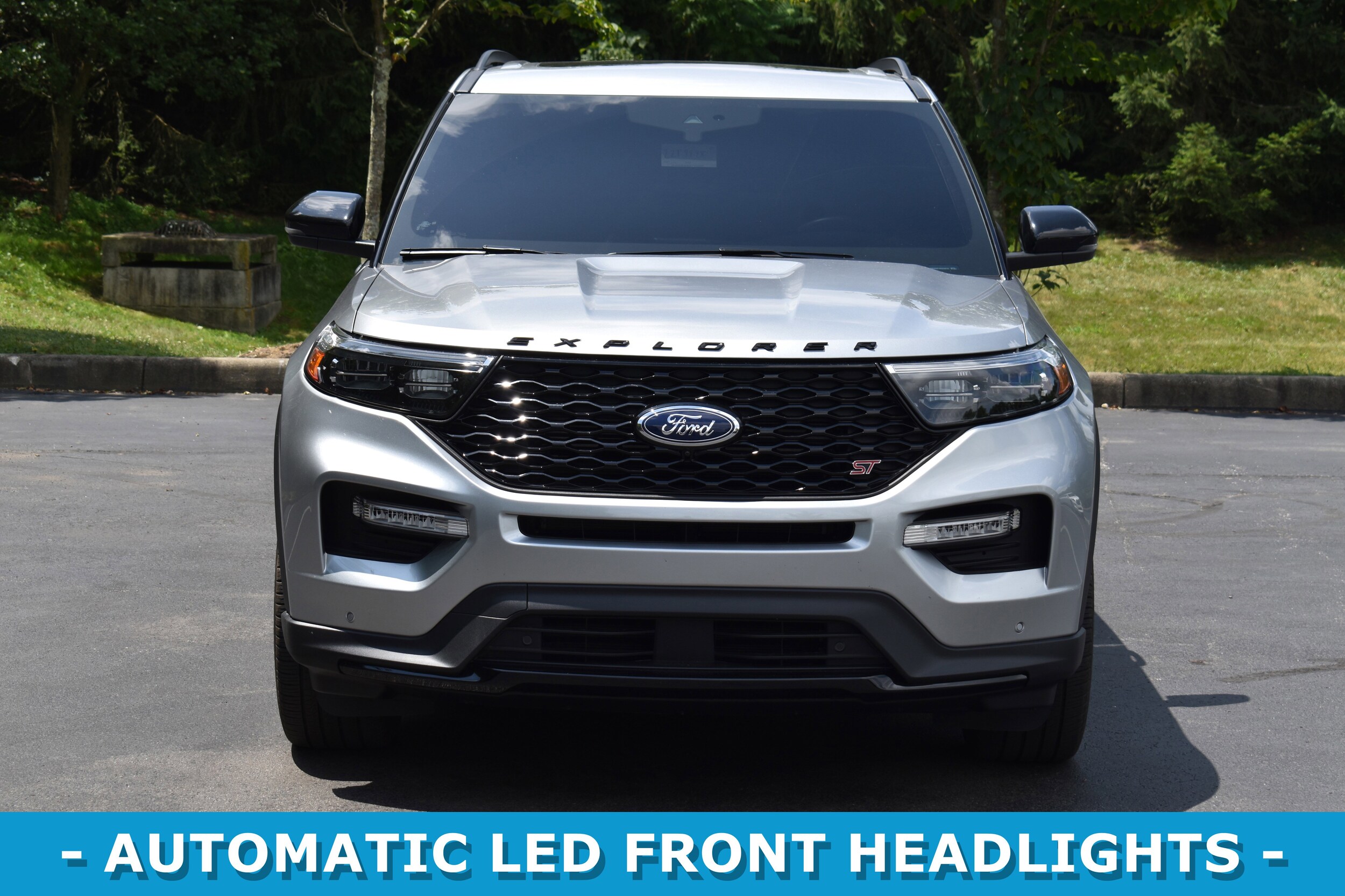 2023 Ford Explorer ST photo 2