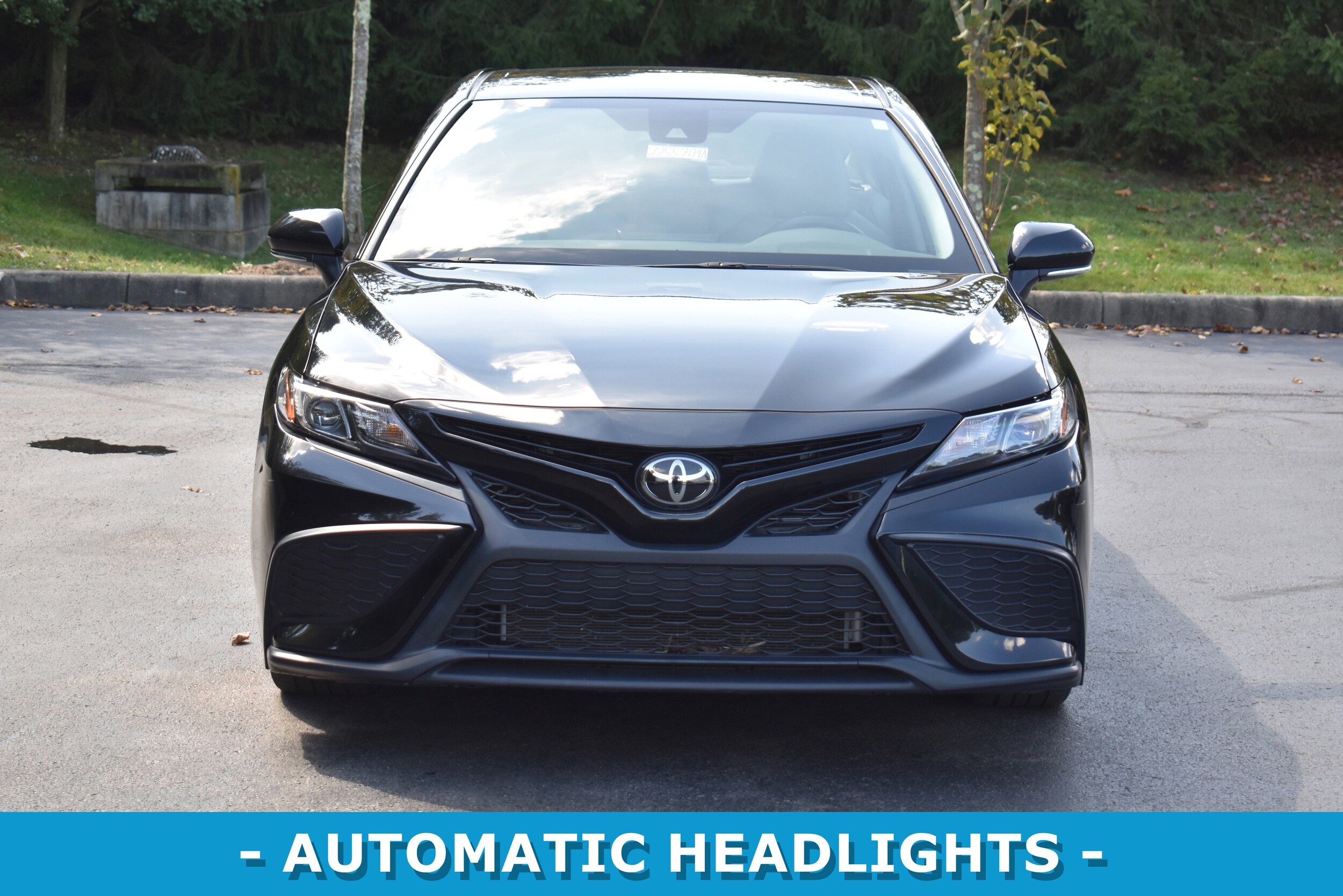 2023 Toyota Camry SE photo 2