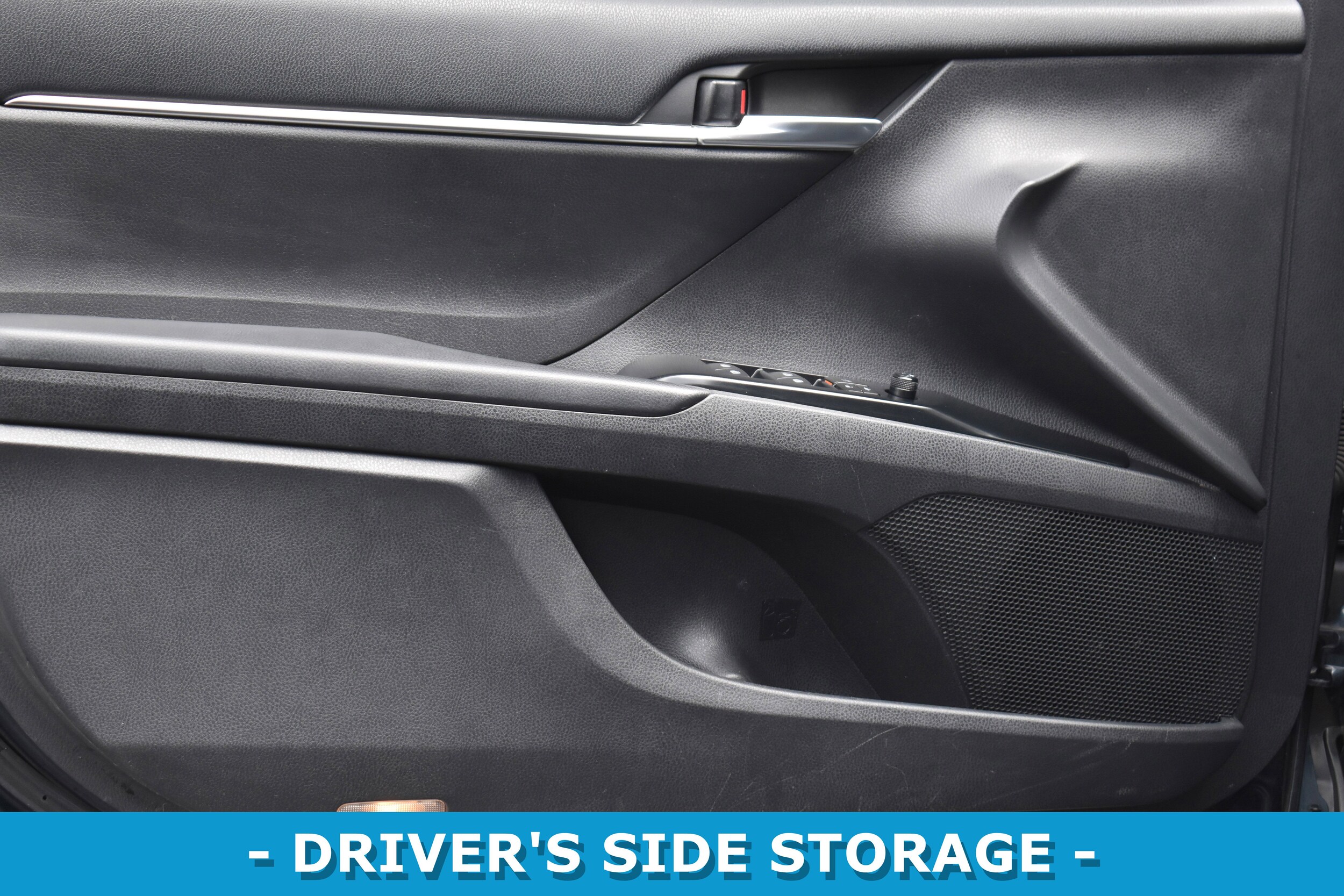 2018 Toyota Camry SE photo 4