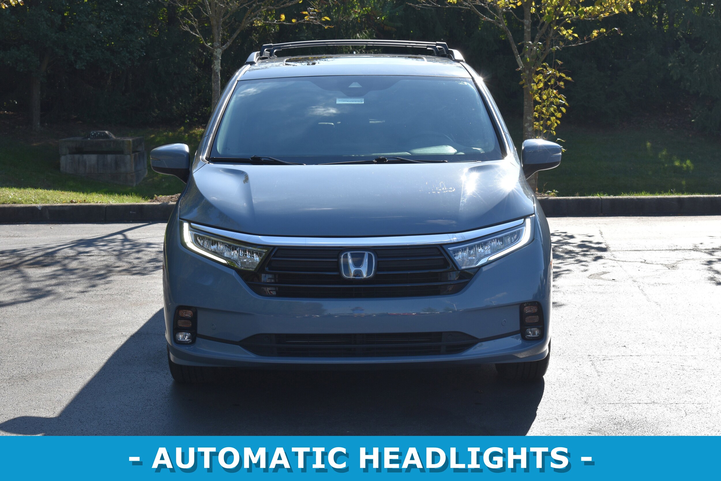 2023 Honda Odyssey Touring photo 2