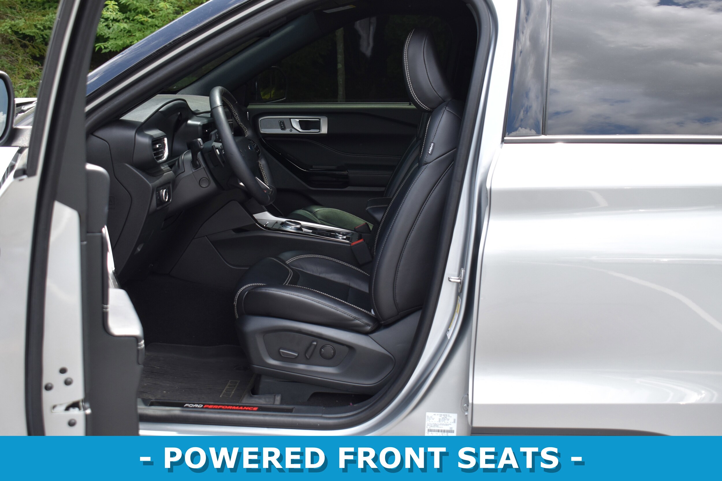 2023 Ford Explorer ST photo 4