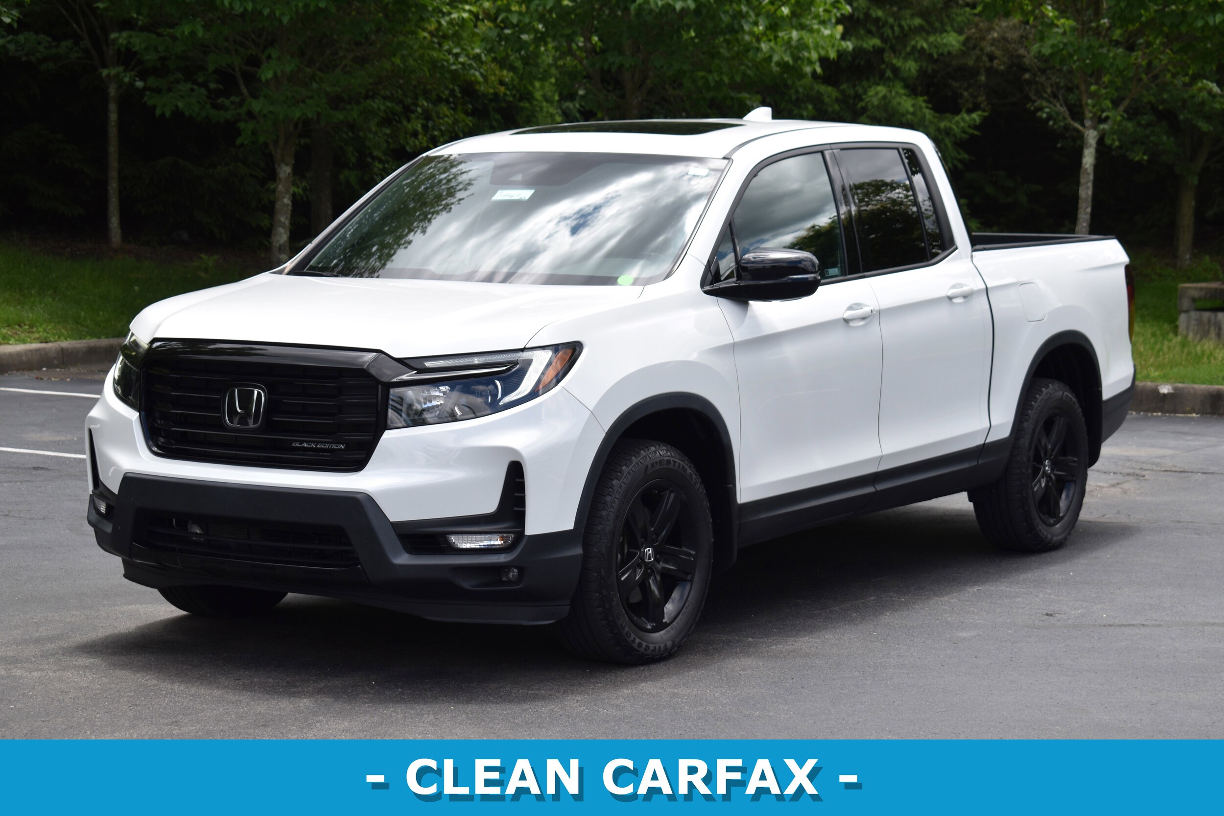 2022 Honda Ridgeline Black Edition photo 3