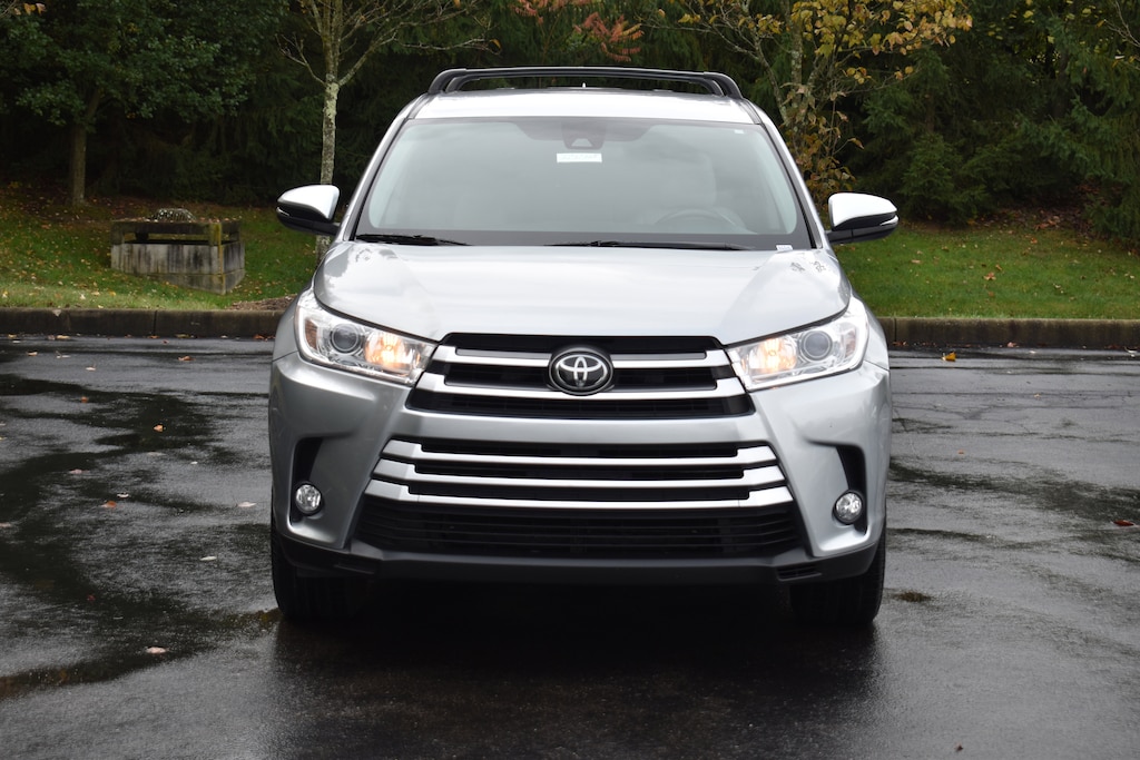 Used 2017 Toyota Highlander LE V6 SUV