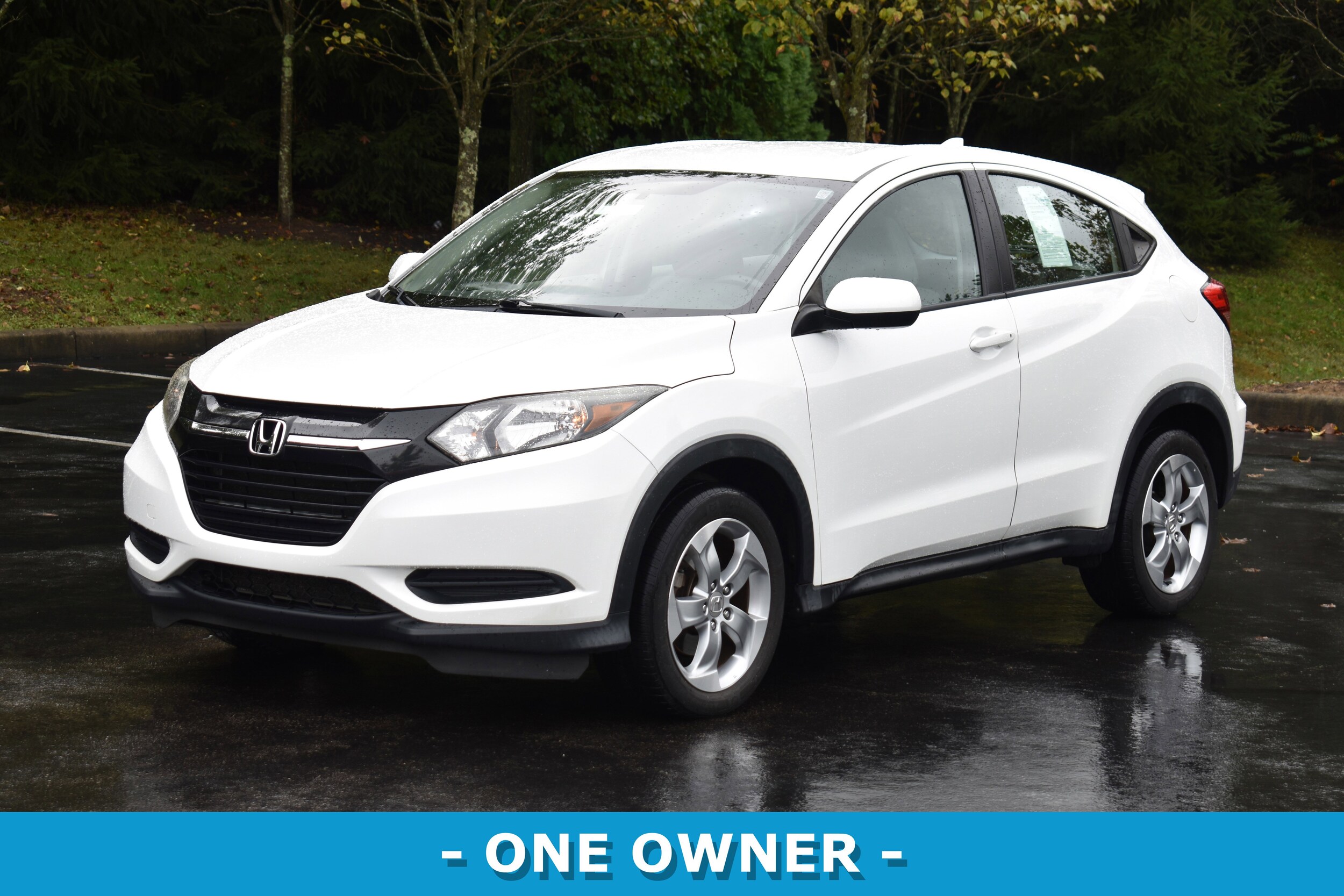 2017 Honda HR-V LX 2WD photo 3