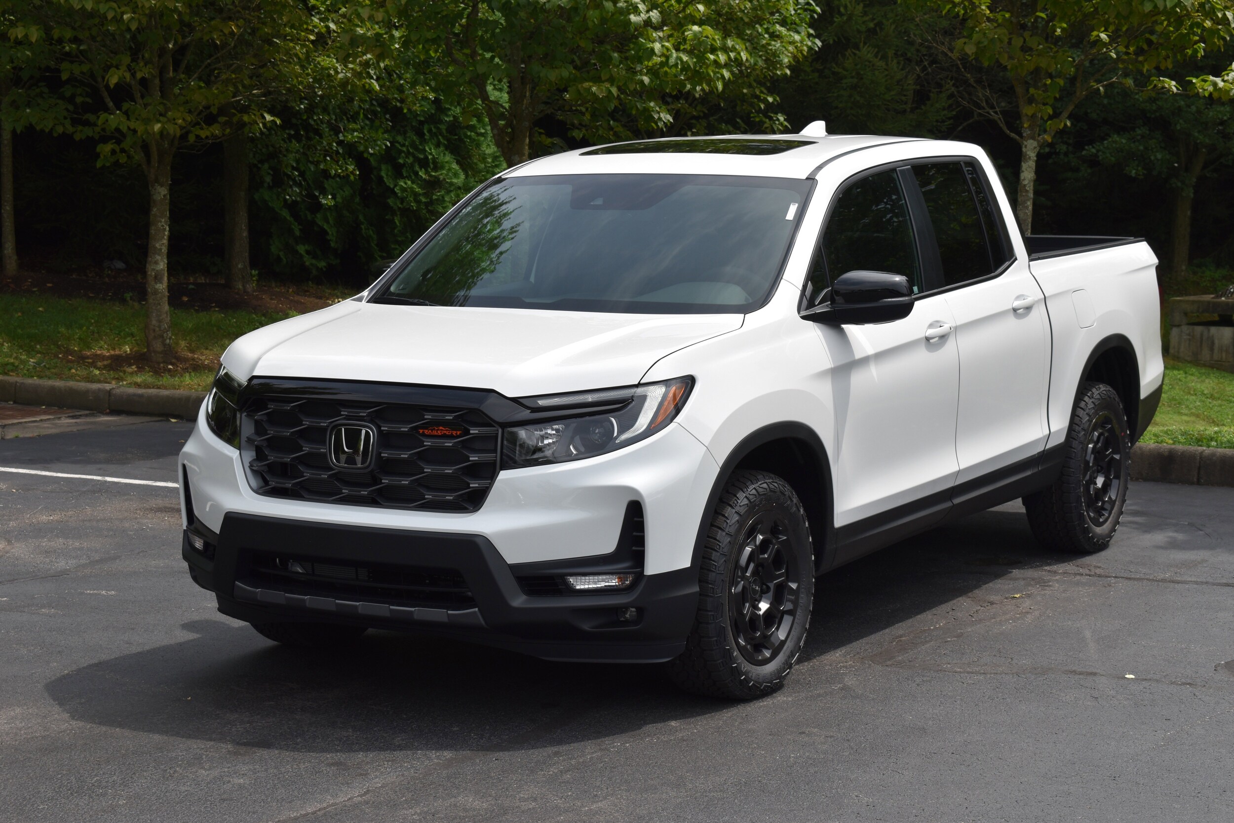 2025 Honda Ridgeline TrailSport photo 2